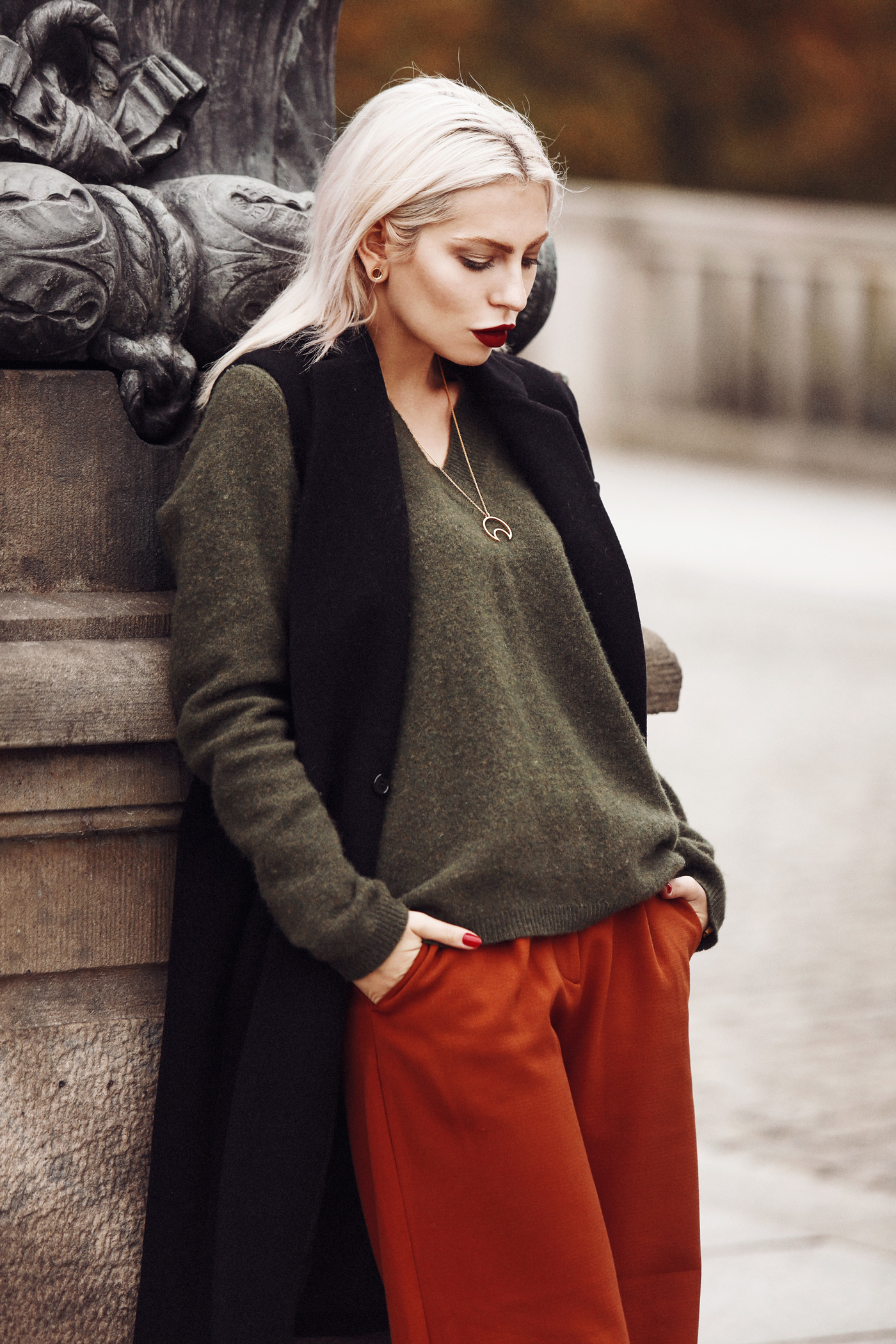 Outfit: Autumn Colors via Masha Sedgwick | featuring Acne Odessa boots, wool vest (Dimitri), Bally shopper, brown culottes | fashion blogger from Berlin, Germany