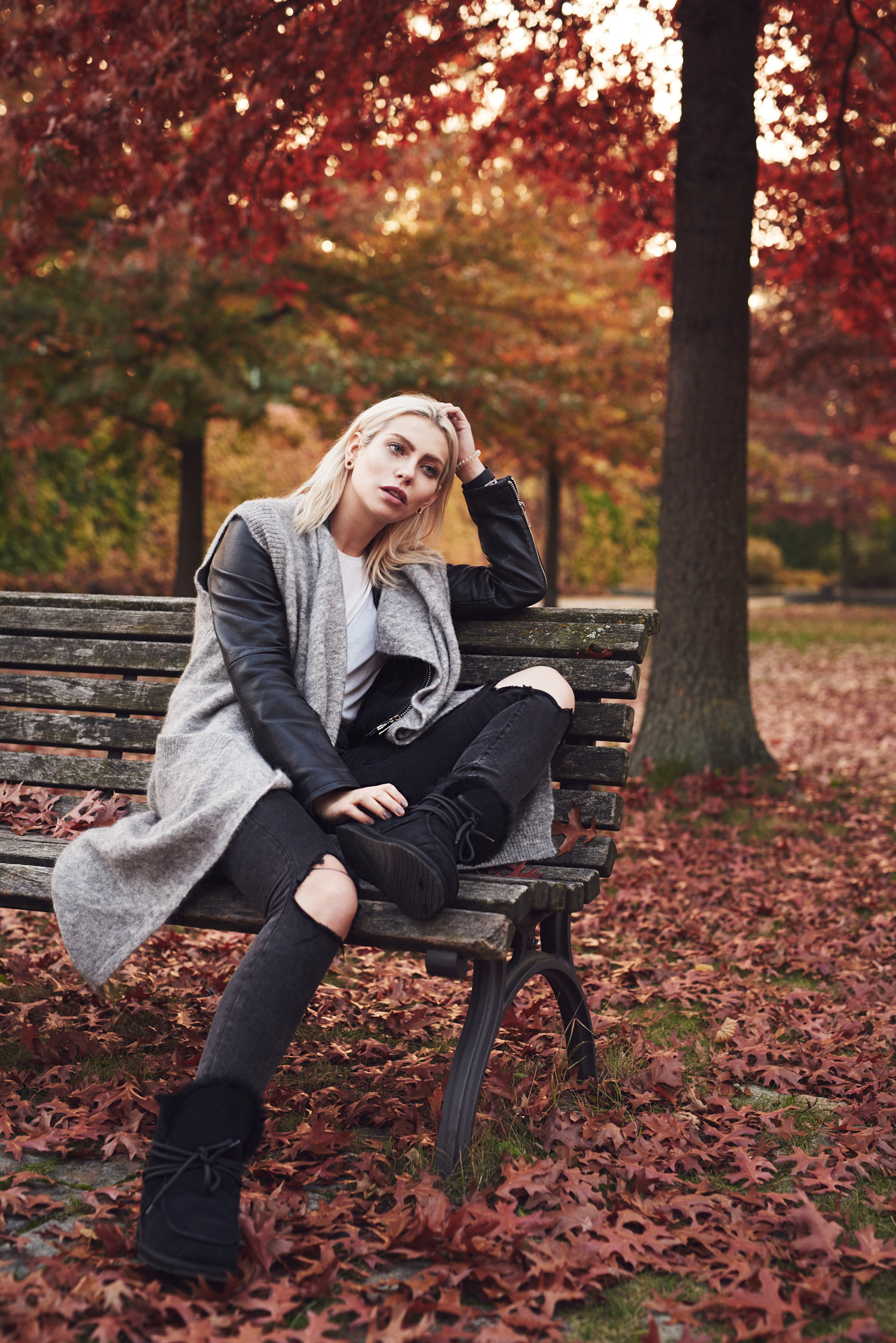 via fashion blogger Masha Sedgwick | outfit taken in Berlin Tiergarten | wearing EMU sheepskin boots, a wool vest and destroyed jeans | fall and winter style