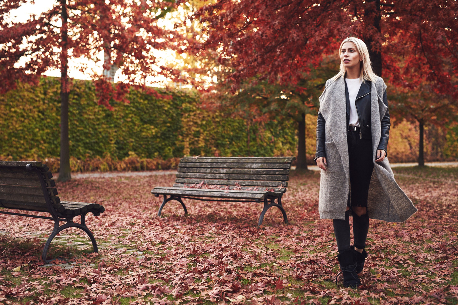 via fashion blogger Masha Sedgwick | outfit taken in Berlin Tiergarten | wearing EMU sheepskin boots, a wool vest and destroyed jeans | fall and winter style