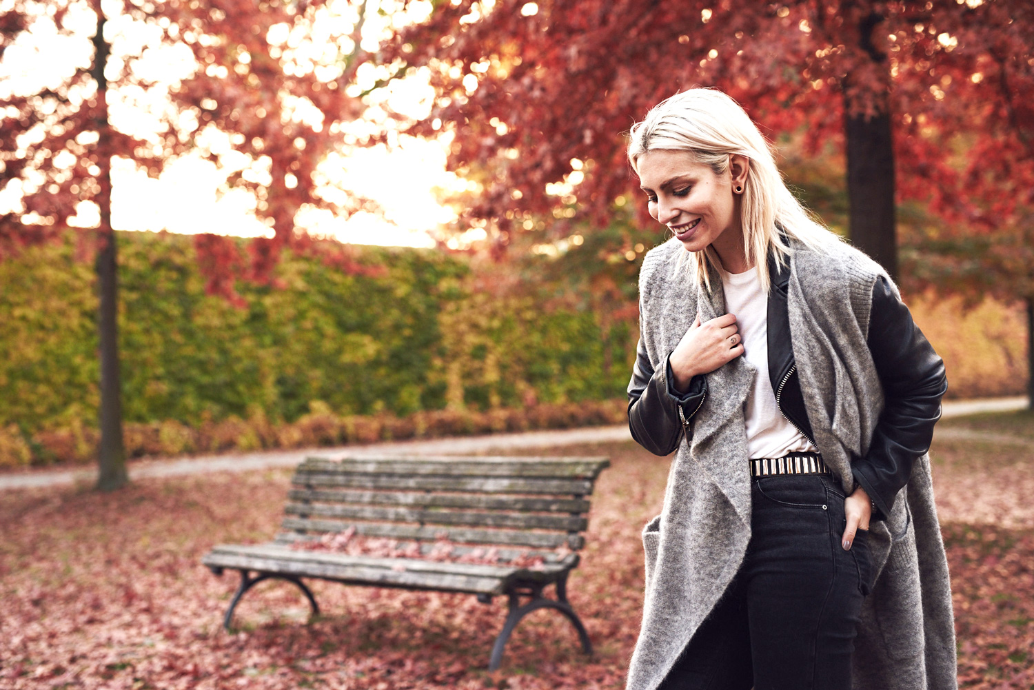 via fashion blogger Masha Sedgwick | outfit taken in Berlin Tiergarten | wearing EMU sheepskin boots, a wool vest and destroyed jeans | fall and winter style