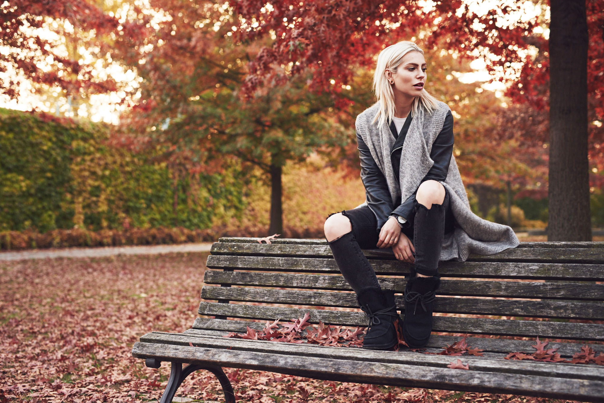 via fashion blogger Masha Sedgwick | outfit taken in Berlin Tiergarten | wearing EMU sheepskin boots, a wool vest and destroyed jeans | fall and winter style