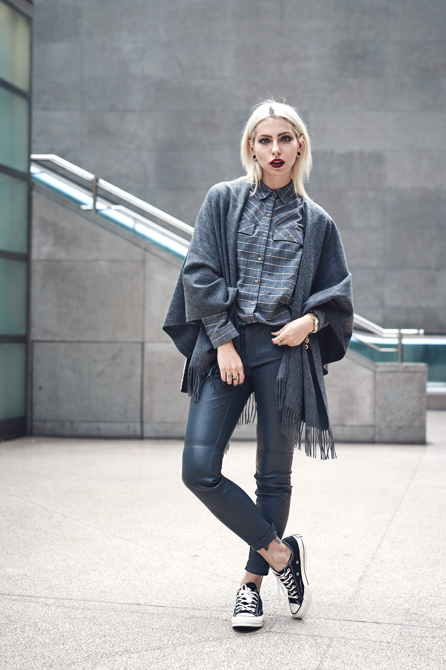 more details on my blog | grey outfit | fashion blogger from Berlin | featuring Karl Lagerfeld, Riani, Converse