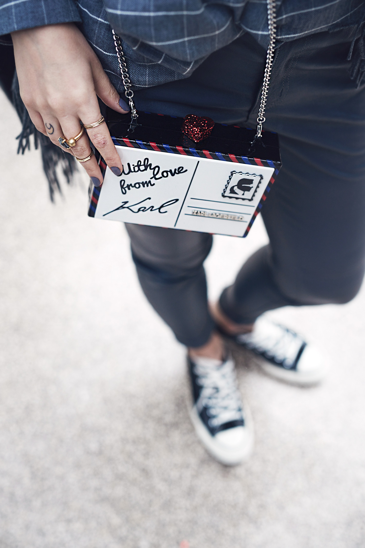 more details on my blog | grey outfit | fashion blogger from Berlin | featuring Karl Lagerfeld, Riani, Converse