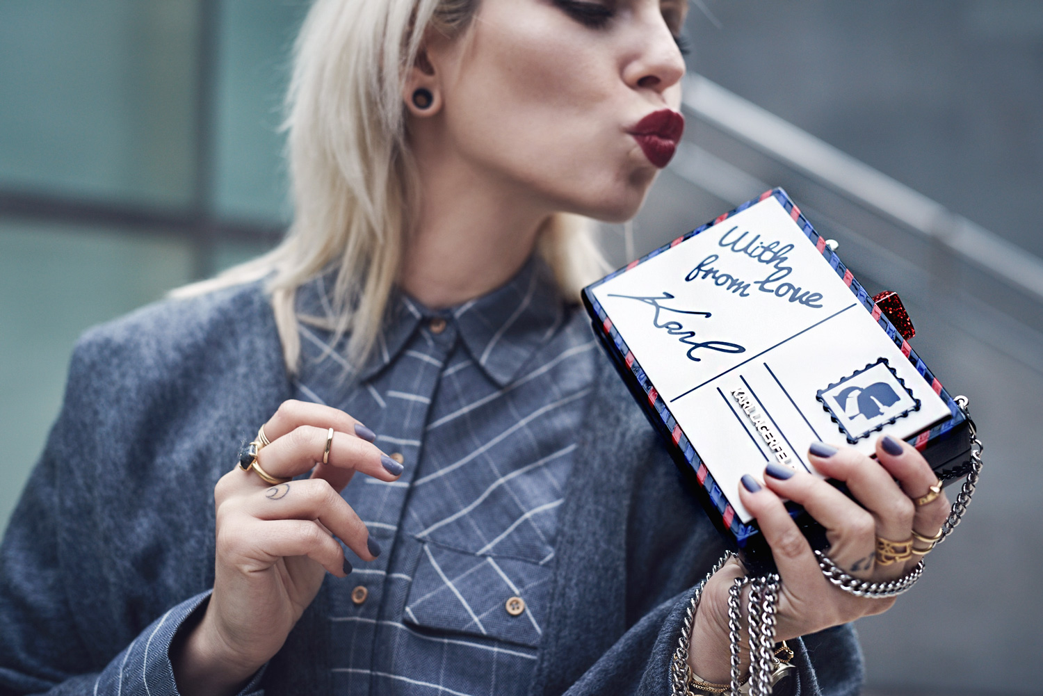 more details on my blog | grey outfit | fashion blogger from Berlin | featuring Karl Lagerfeld, Riani, Converse