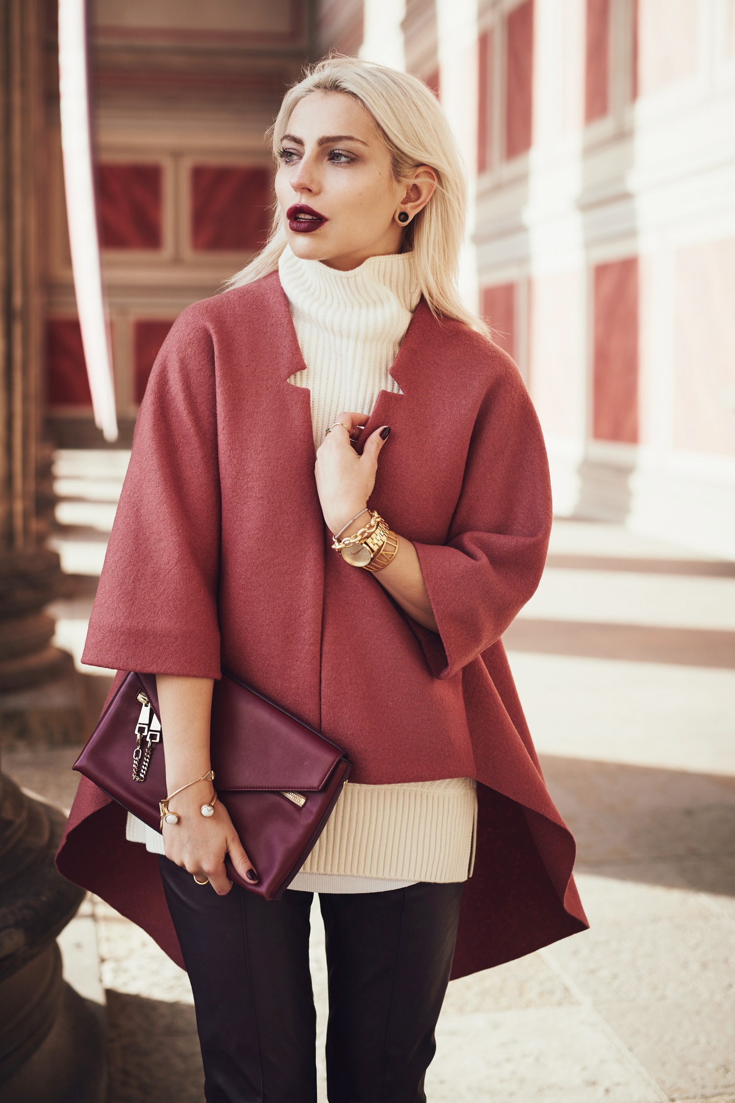 View more details on my blog | street style from Berlin | wearing Vince, Cos and Chloe | burgundy & red | via Masha Sedgwick | fashion blog 