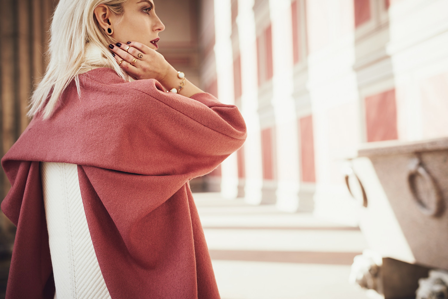 View more details on my blog | street style from Berlin | wearing Vince, Cos and Chloe | burgundy & red | via Masha Sedgwick | fashion blog 