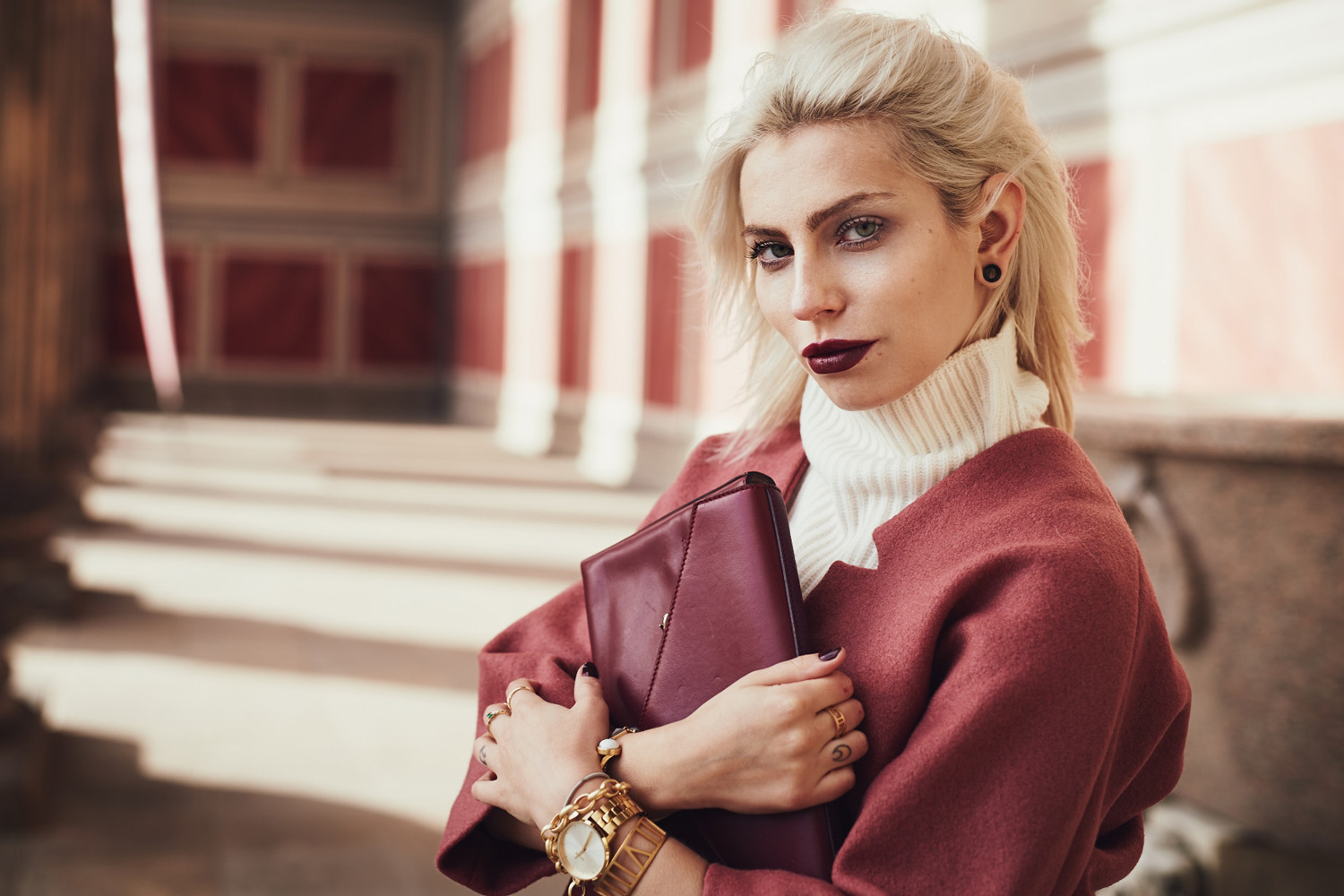 View more details on my blog | street style from Berlin | wearing Vince, Cos and Chloe | burgundy & red | via Masha Sedgwick | fashion blog 