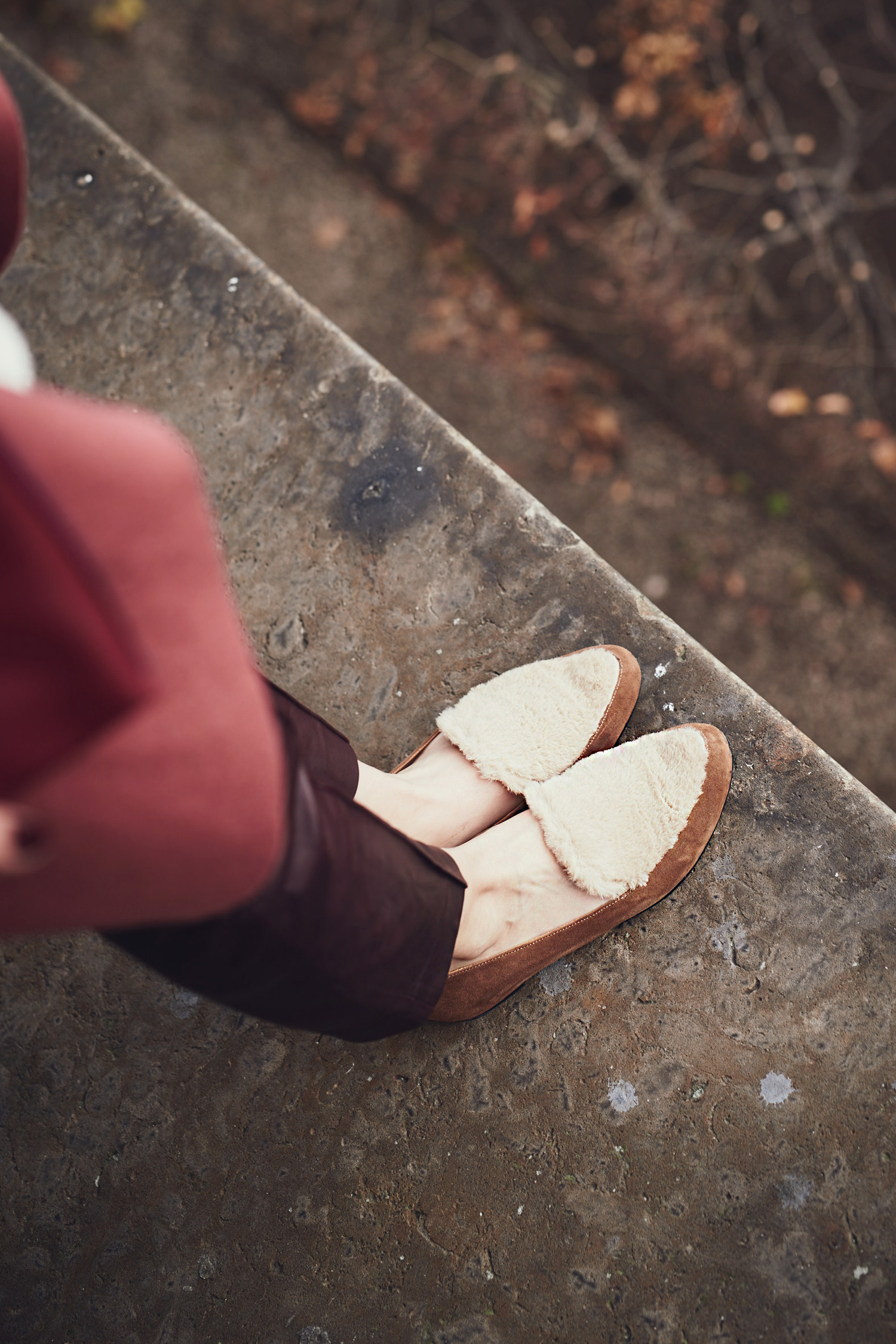 View more details on my blog | street style from Berlin | wearing Vince, Cos and Chloe | burgundy & red | via Masha Sedgwick | fashion blog 