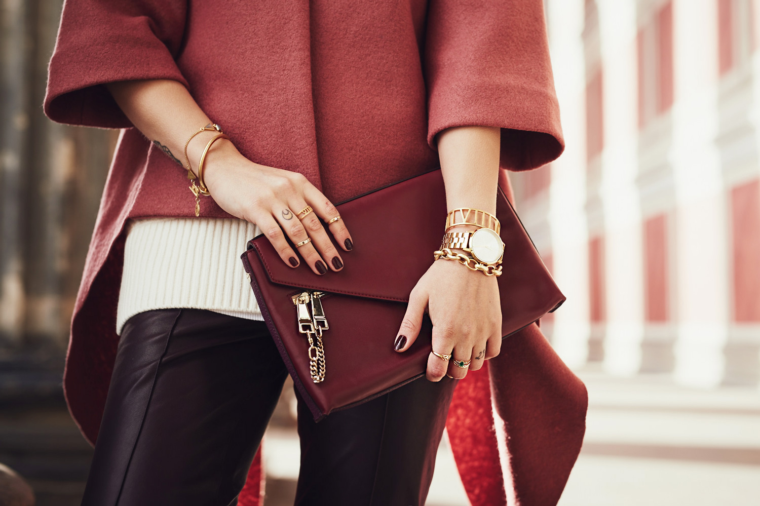 View more details on my blog | street style from Berlin | wearing Vince, Cos and Chloe | burgundy & red | via Masha Sedgwick | fashion blog 