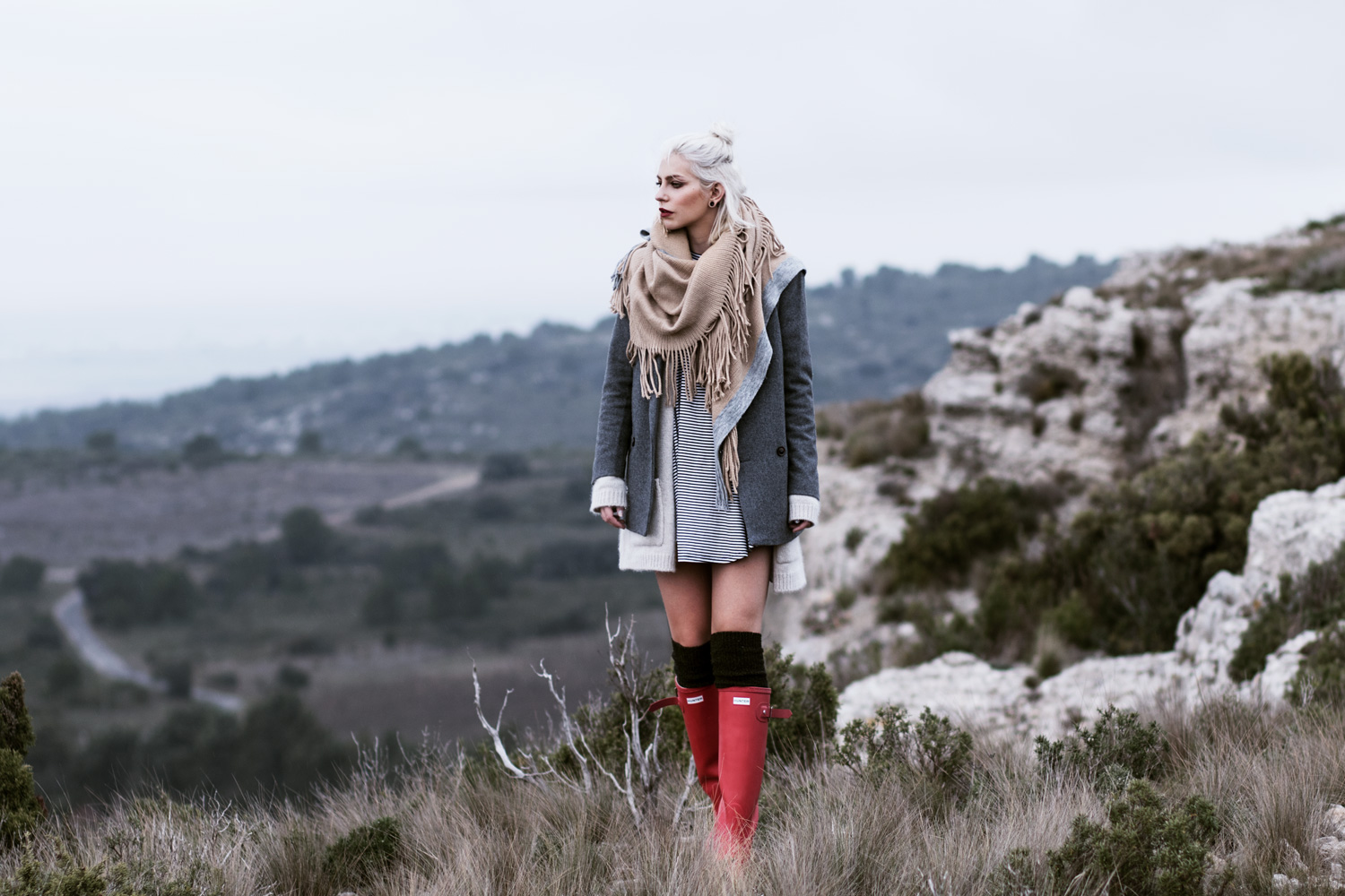view more details on my blog | wearing Hunter boots, Ganni jacket, Strenesse cardigan | hiking in the mountains | outfit, editorial, fashion