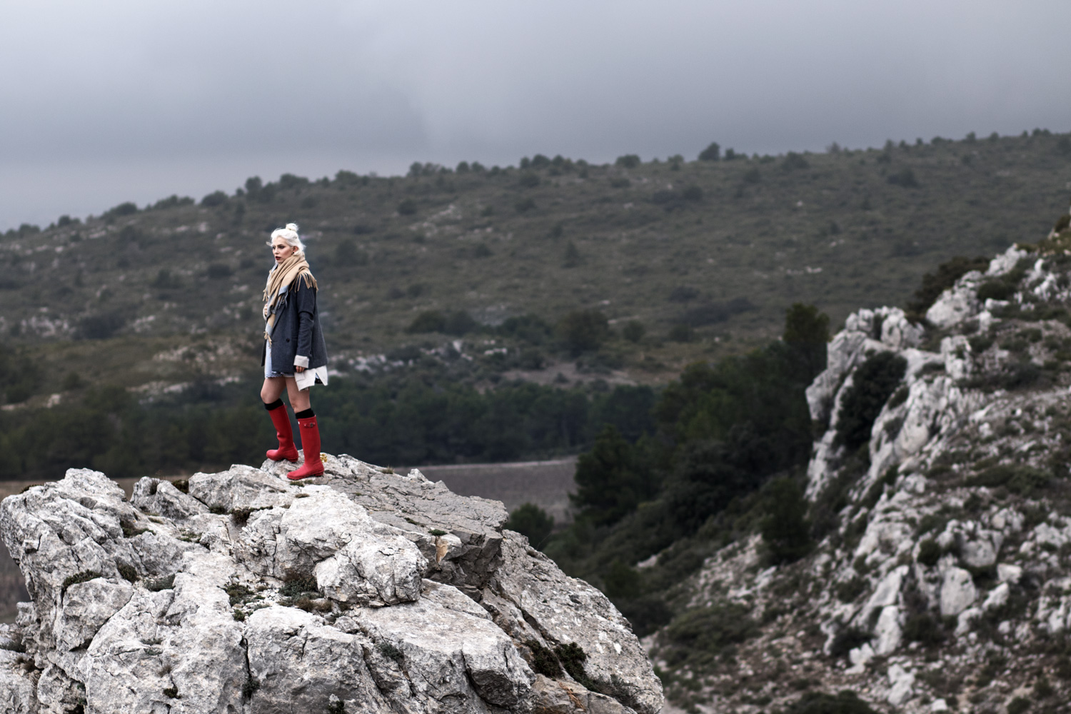 view more details on my blog | wearing Hunter boots, Ganni jacket, Strenesse cardigan | hiking in the mountains | outfit, editorial, fashion