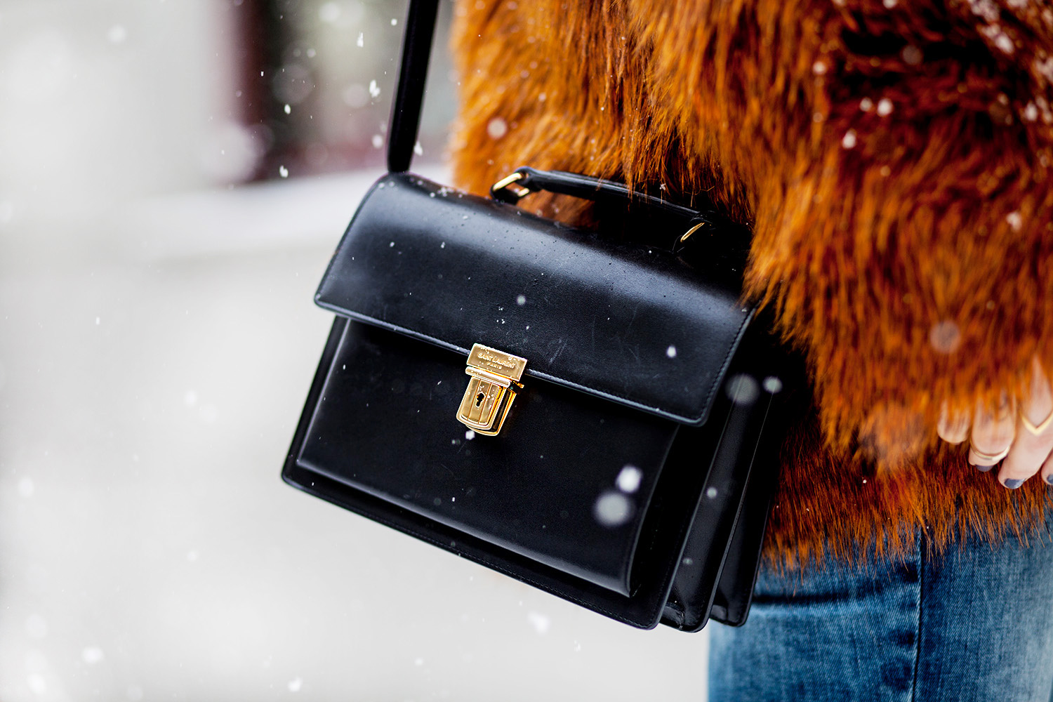 view all the details on my blog | winter wonderland outfit for minus degrees | fake fur coat from Weekday, blue jeans, Stuart Weitzman boots, Saint Laurent bag | street style, fashion, winter, warm, Berlin