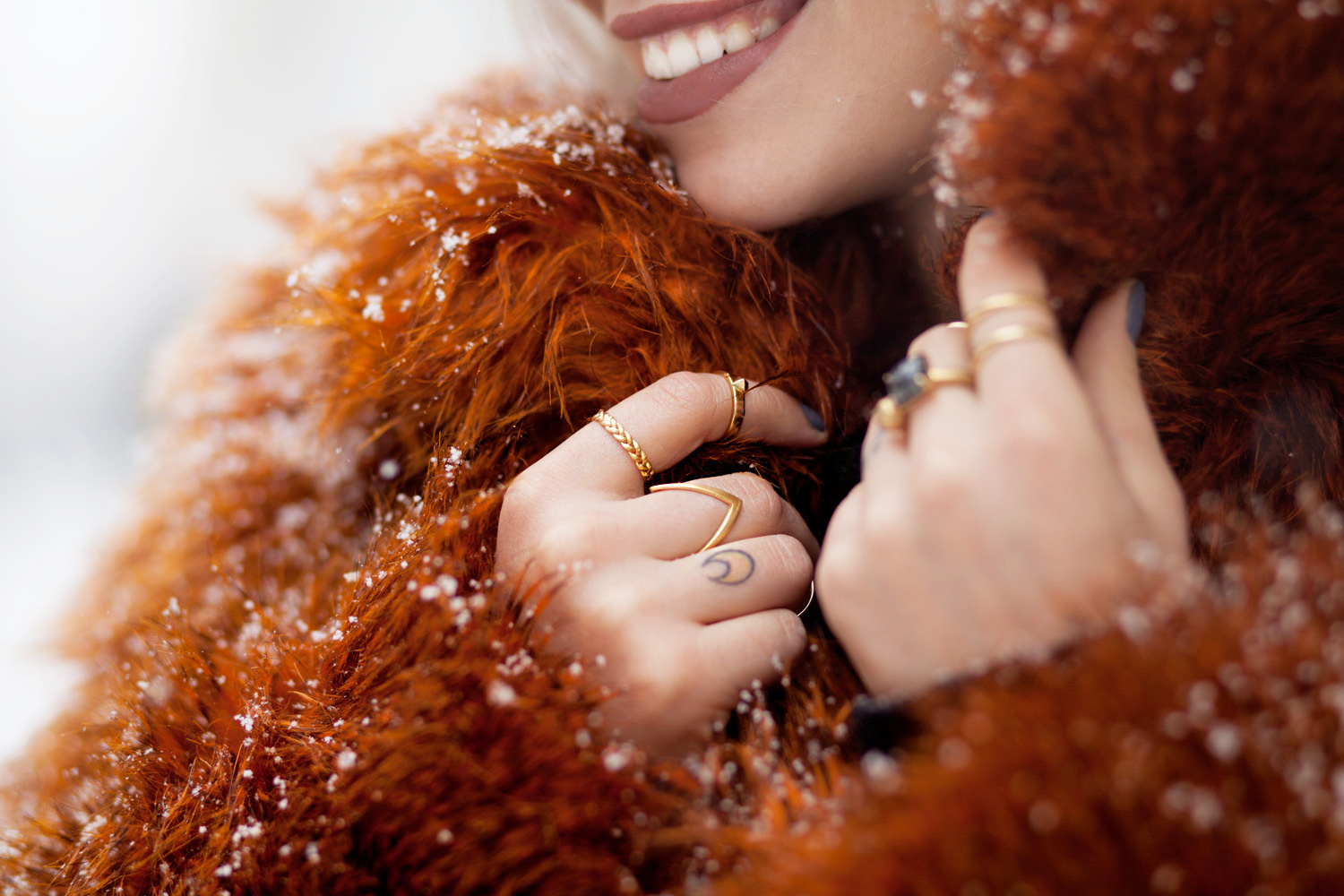 view all the details on my blog | winter wonderland outfit for minus degrees | fake fur coat from Weekday, blue jeans, Stuart Weitzman boots, Saint Laurent bag | street style, fashion, winter, warm, Berlin