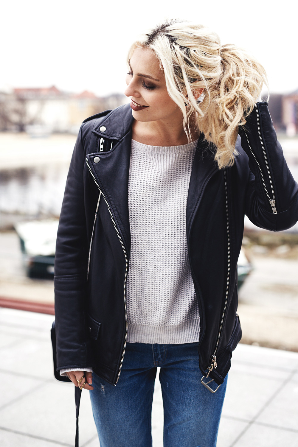 view all the details on my blog | labels: 3.1 Phillip Lim Soleil mini zip cross body bag, Zara Mom jeans, 50's snake pumps | fashion & style from Berlin