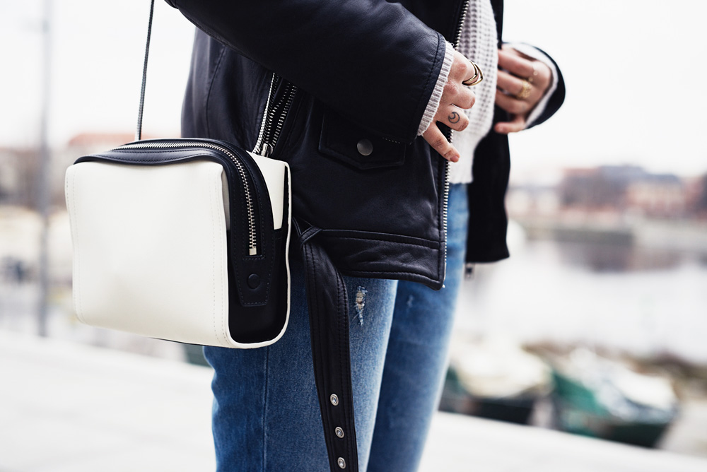 view all the details on my blog | labels: 3.1 Phillip Lim Soleil mini zip cross body bag, Zara Mom jeans, 50's snake pumps | fashion & style from Berlin