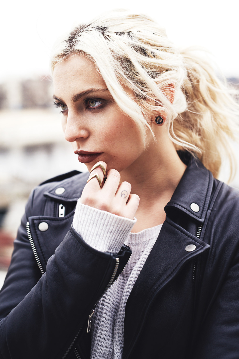 view all the details on my blog | labels: 3.1 Phillip Lim Soleil mini zip cross body bag, Zara Mom jeans, 50's snake pumps | fashion & style from Berlin