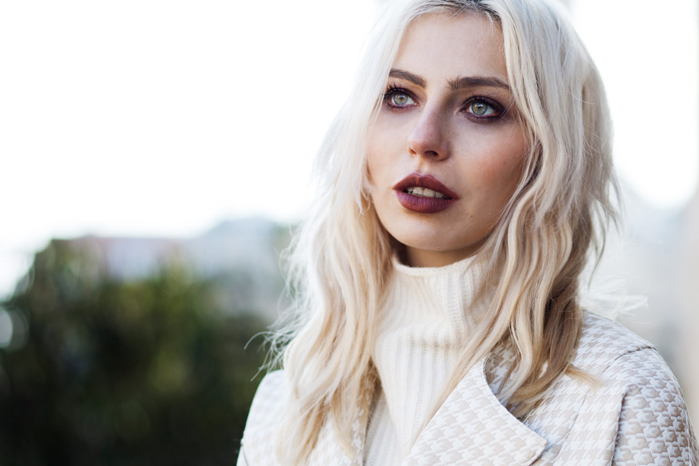 lackrock-weisse-stiefel-3