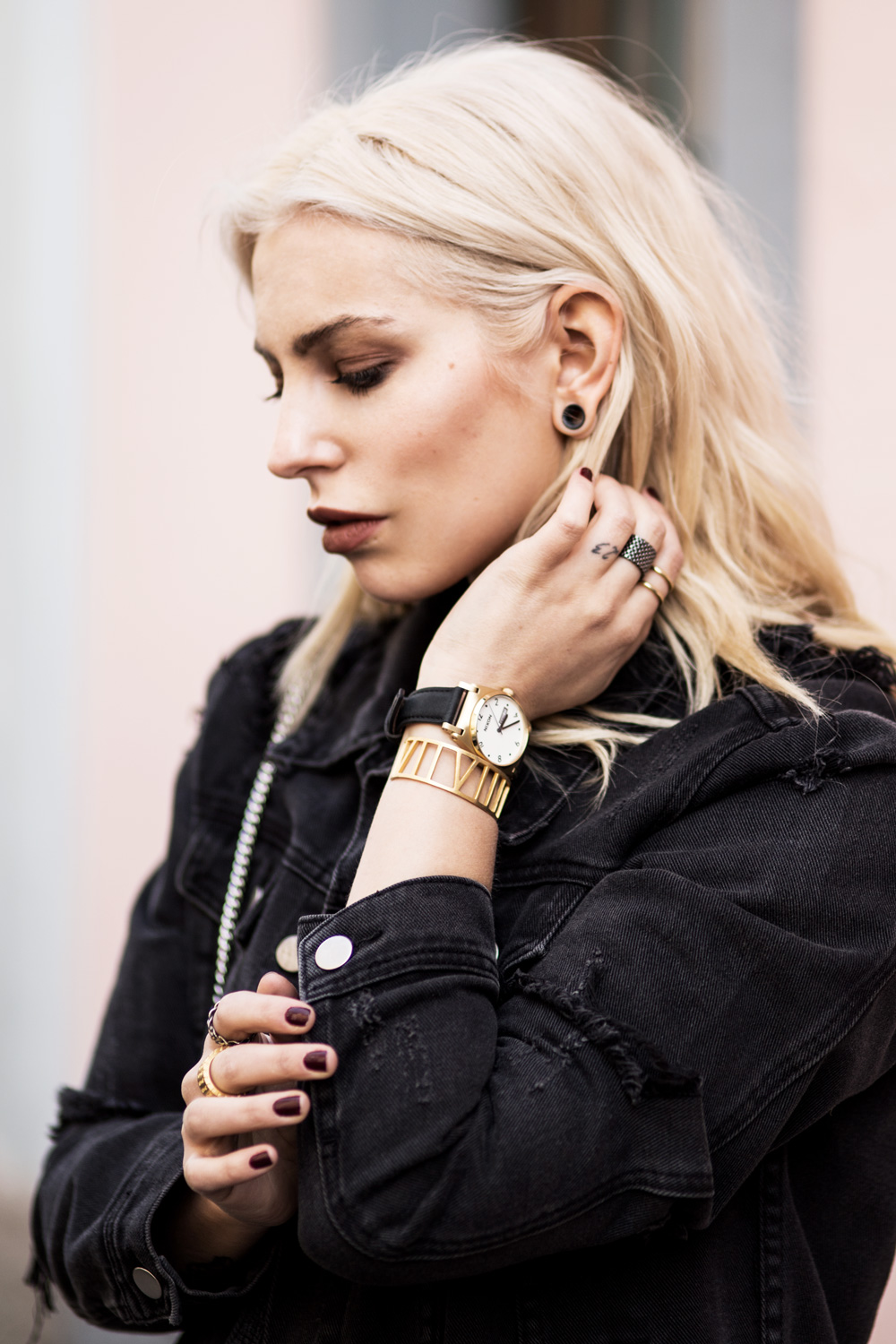 my outfit from the first day of Milan fashion week 2016 | view more details on my blog | featured: SLY010, H&M trend, Karl Lagerfeld Robot bag, laced up leather pants | grunge, all black