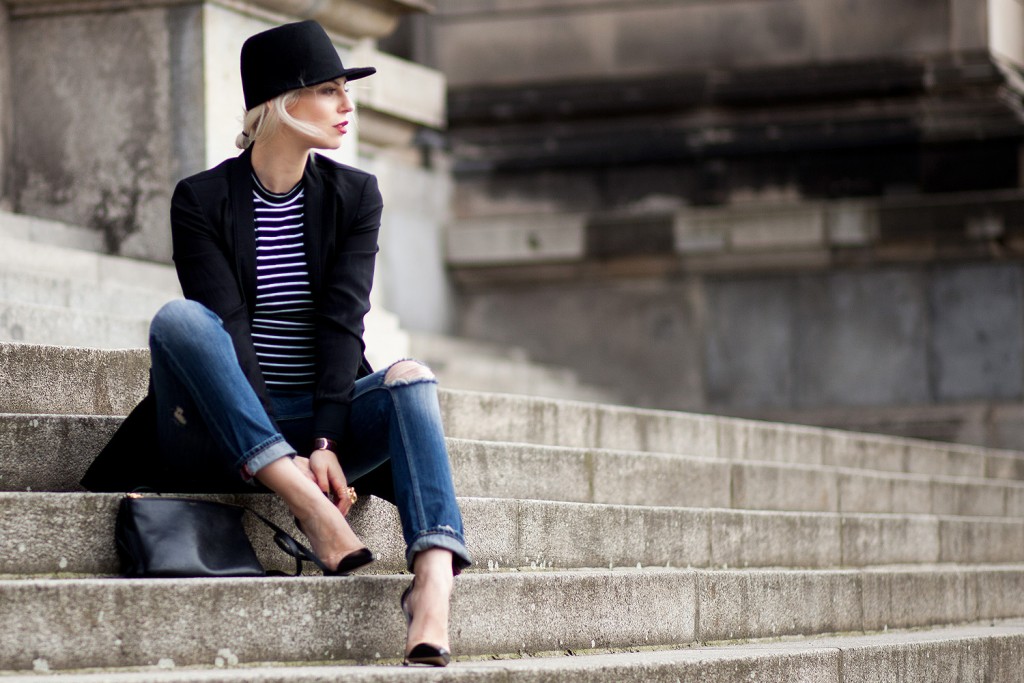 elegant | view more details on my blog | stripes | outfit | fashion | street style from Berlin | chic | wearing Celine Trio, Cartier watch and ring, Gianvito Rossi transparent shoes | lose fit jeans