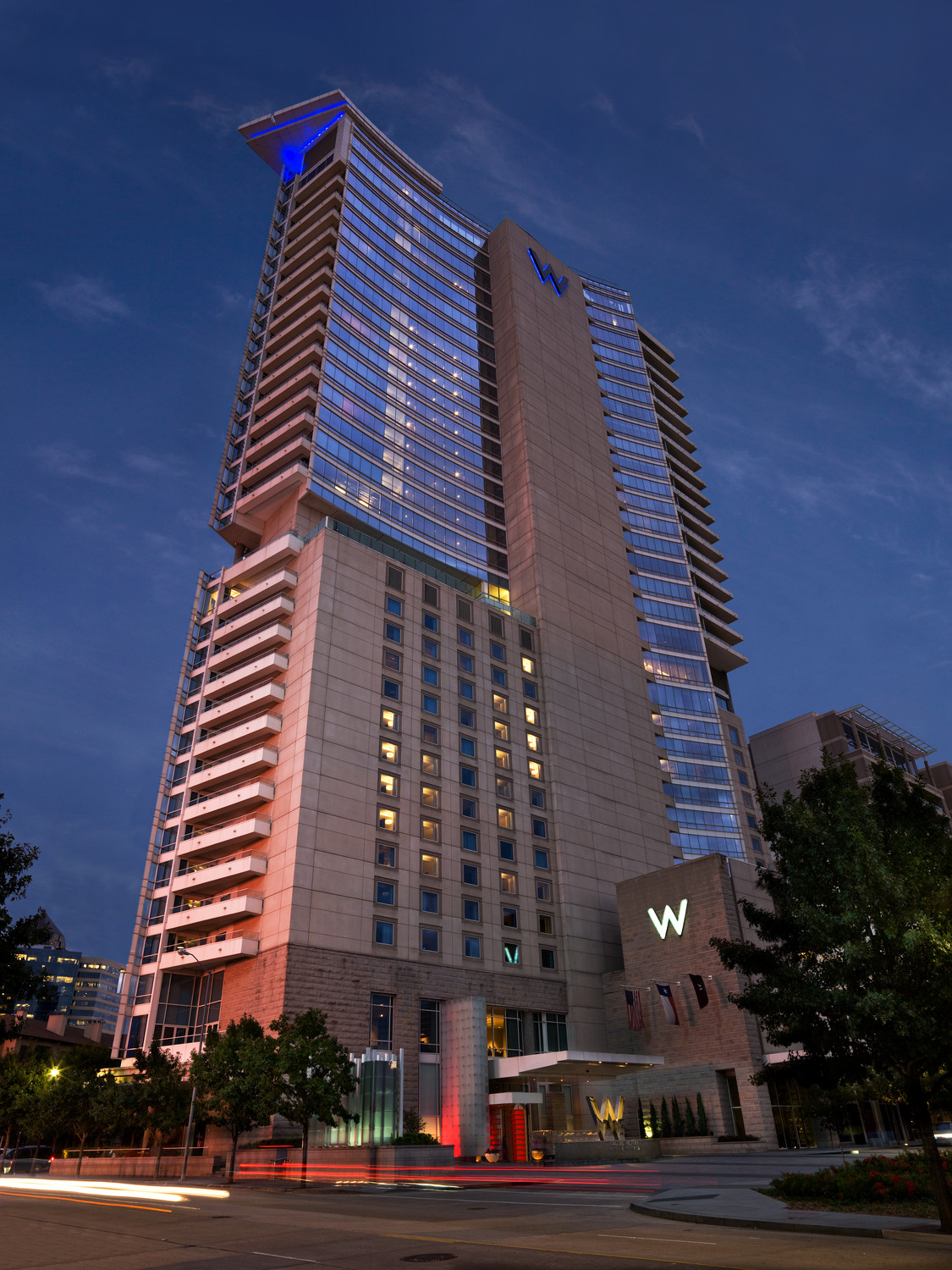 W Dallas - Victory Exterior At Night