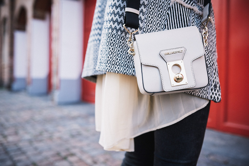 view more details on my blog | How to style a oversize vest | Boho fashion from Berlin | outfit | Karl Lagerfeld