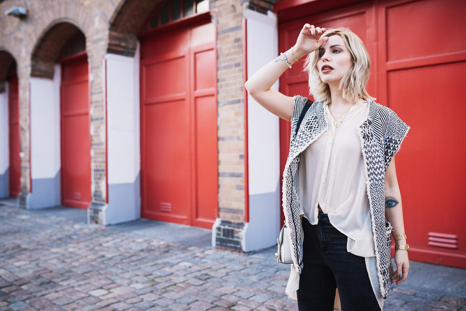 view more details on my blog | How to style a oversize vest | Boho fashion from Berlin | outfit |