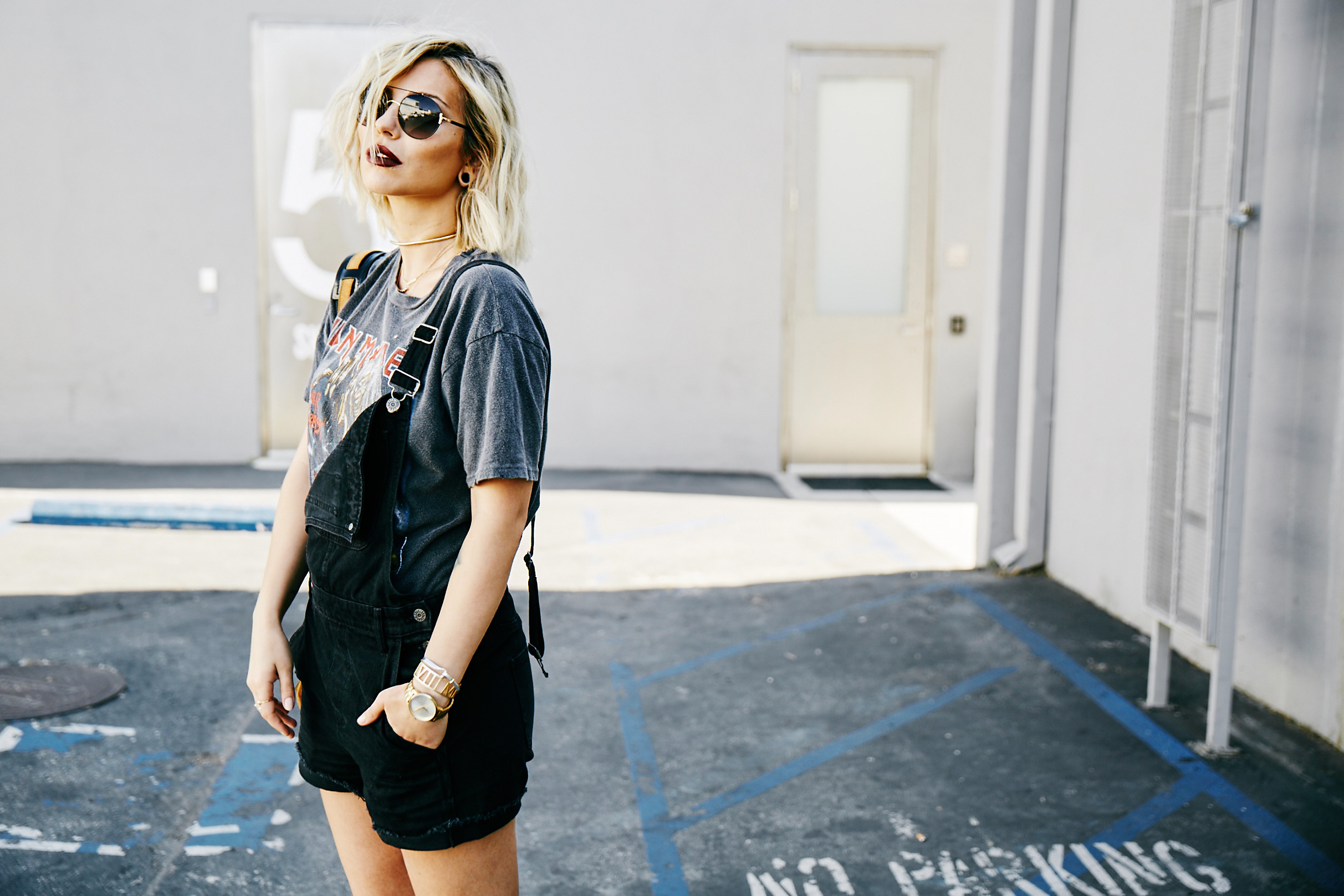 Smashbox Studios | outfit | grunge | wearing short black dungarees from Madewell, edgy sandals from Vic Matie | Rock'n Roll style | fashion Los Angeles