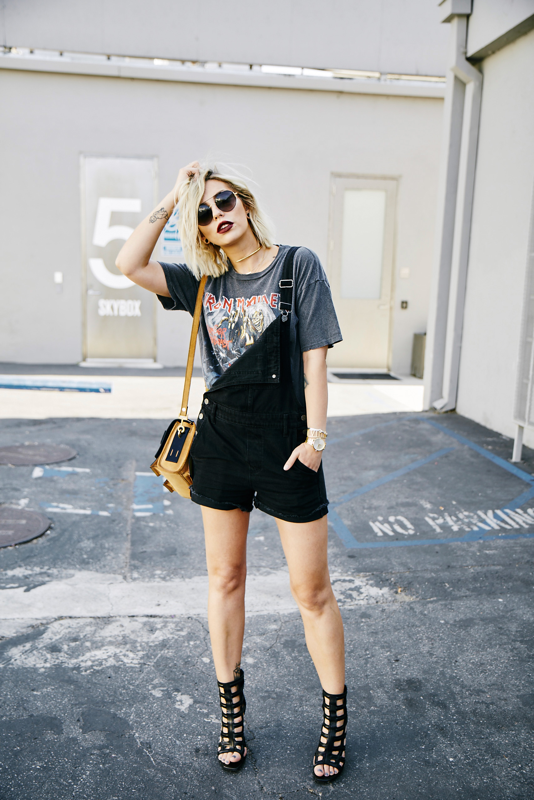 Smashbox Studios | outfit | grunge | wearing short black dungarees from Madewell, edgy sandals from Vic Matie | Rock'n Roll style | fashion Los Angeles