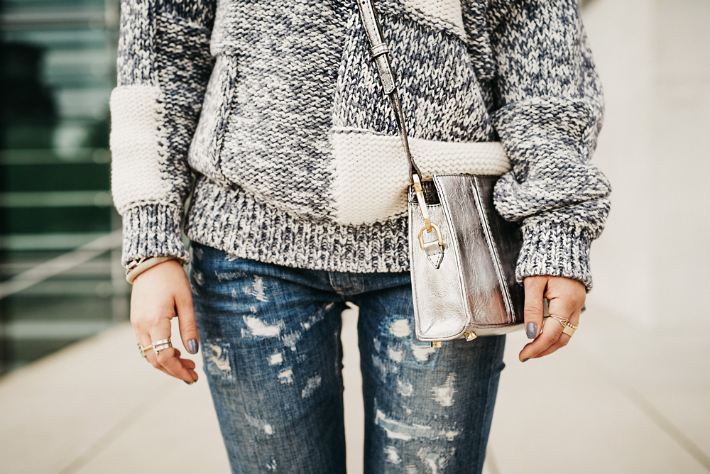 casual blue outfit | wearing Closed, Aly shea and Vans | shooting location: Berlin Kanzleramt