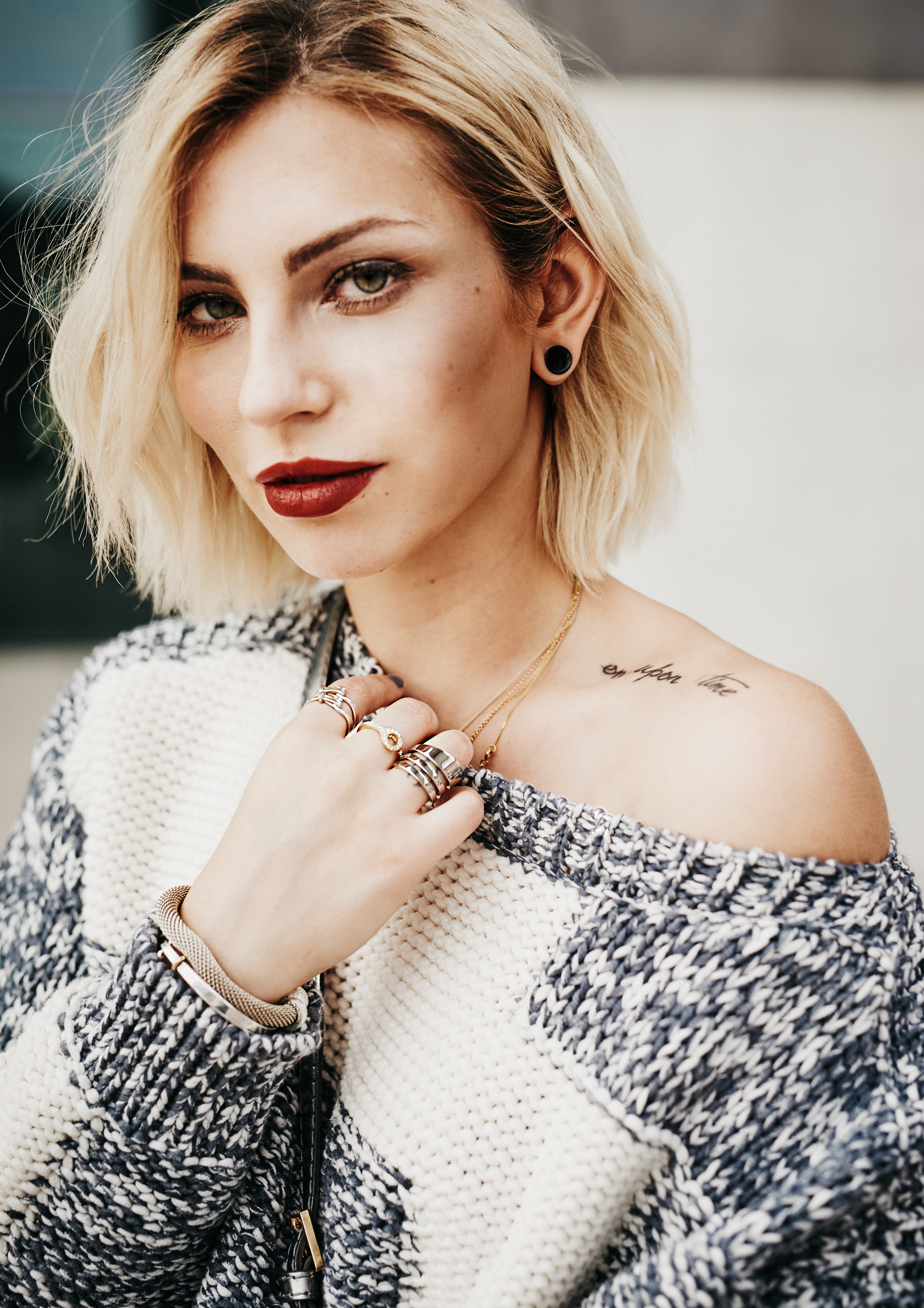 casual blue outfit | wearing Closed, Aly shea and Vans | shooting location: Berlin Kanzleramt