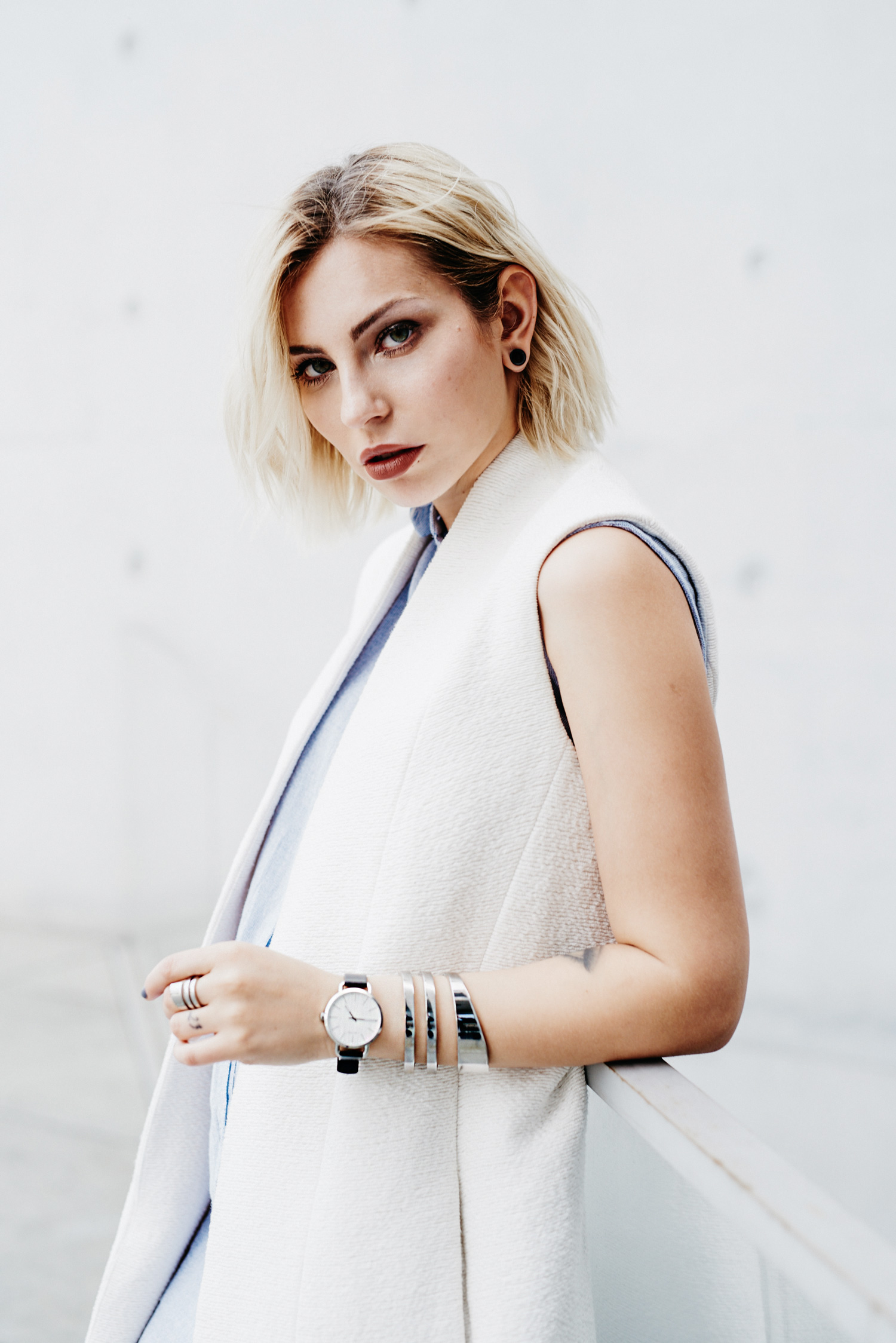 clean white | Calvin Klein watch & jewelry | shooting location: Kanzleramt/Bundestag | scandinavian style