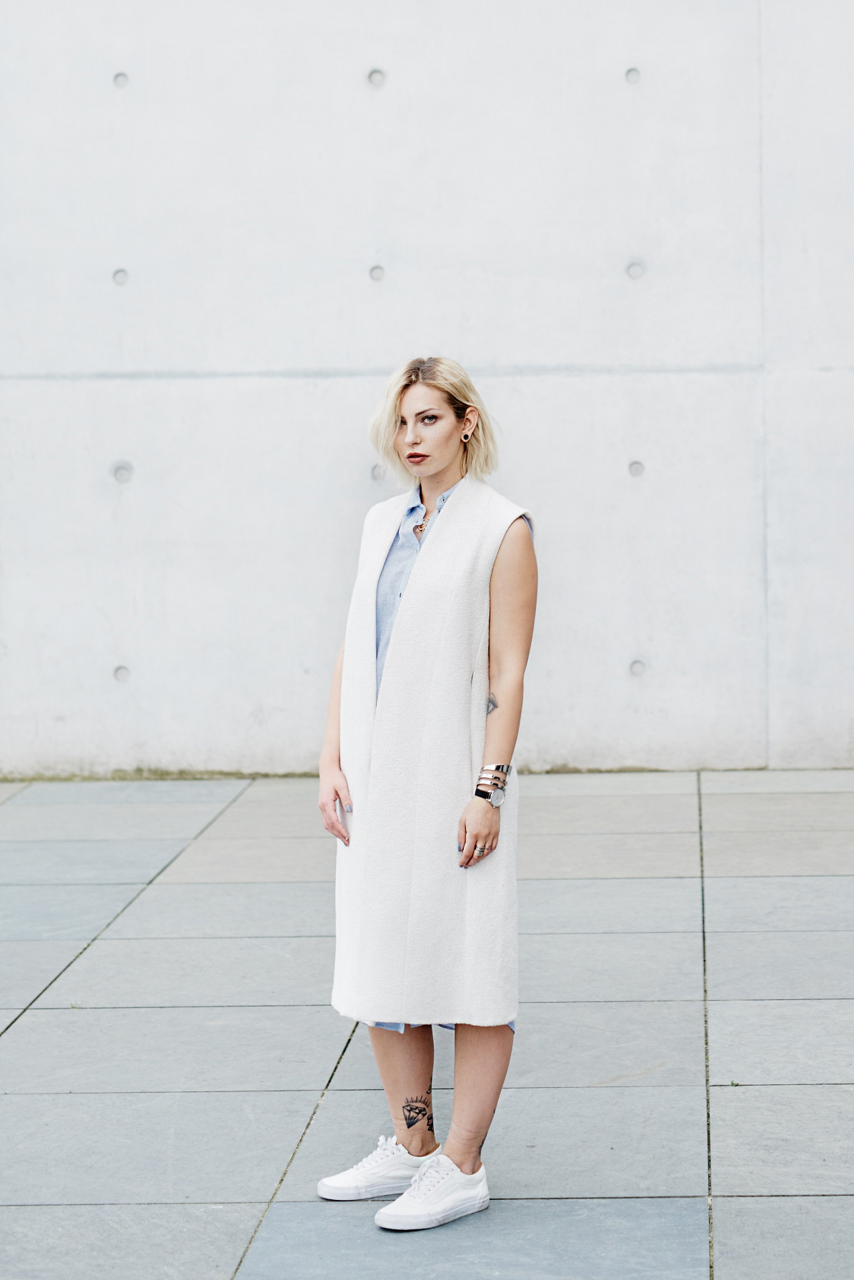 clean white | Calvin Klein watch & jewelry | shooting location: Kanzleramt/Bundestag | scandinavian style