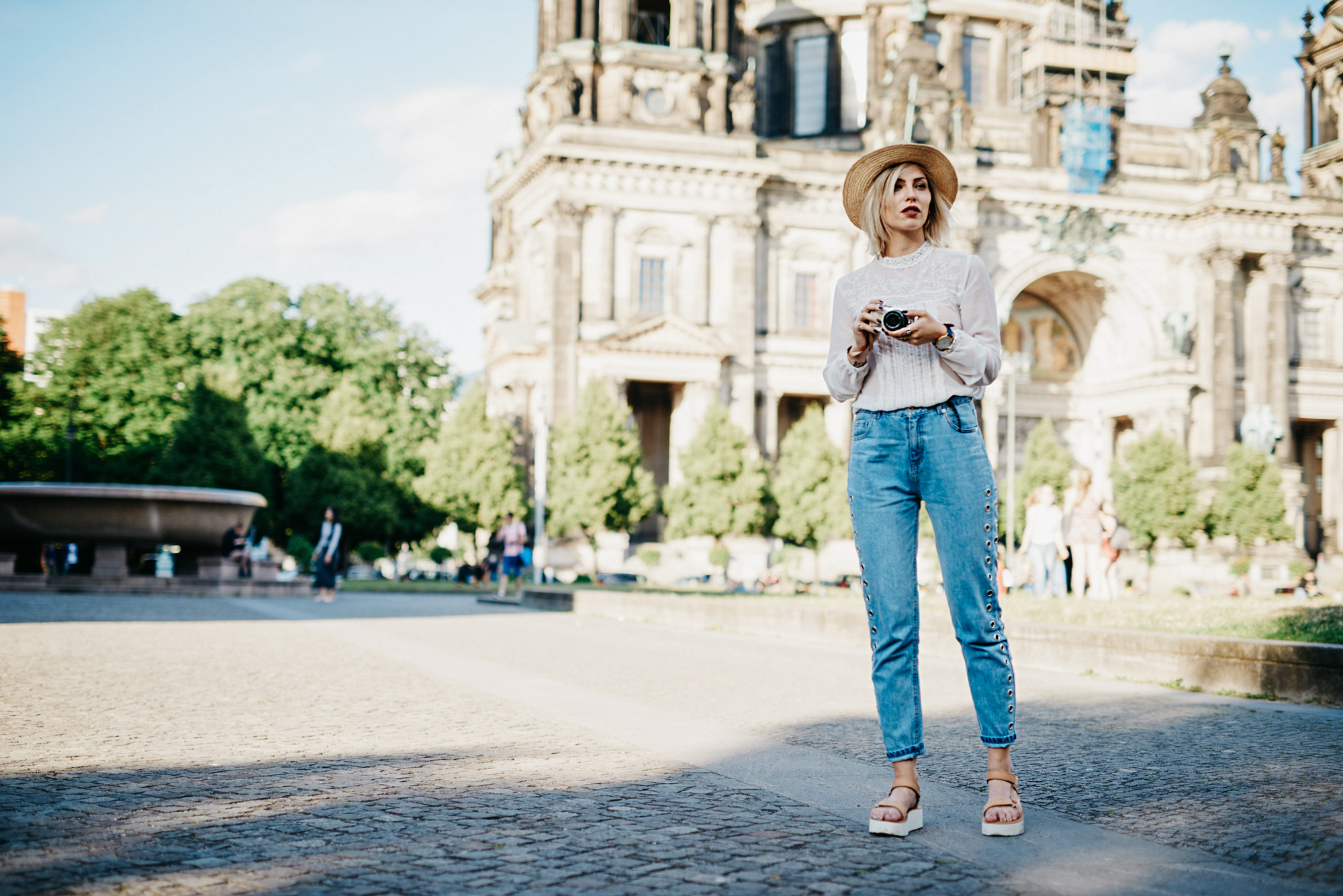 Berliner Dom | how to combine a mom jeans and Teva sandals | summer travel style