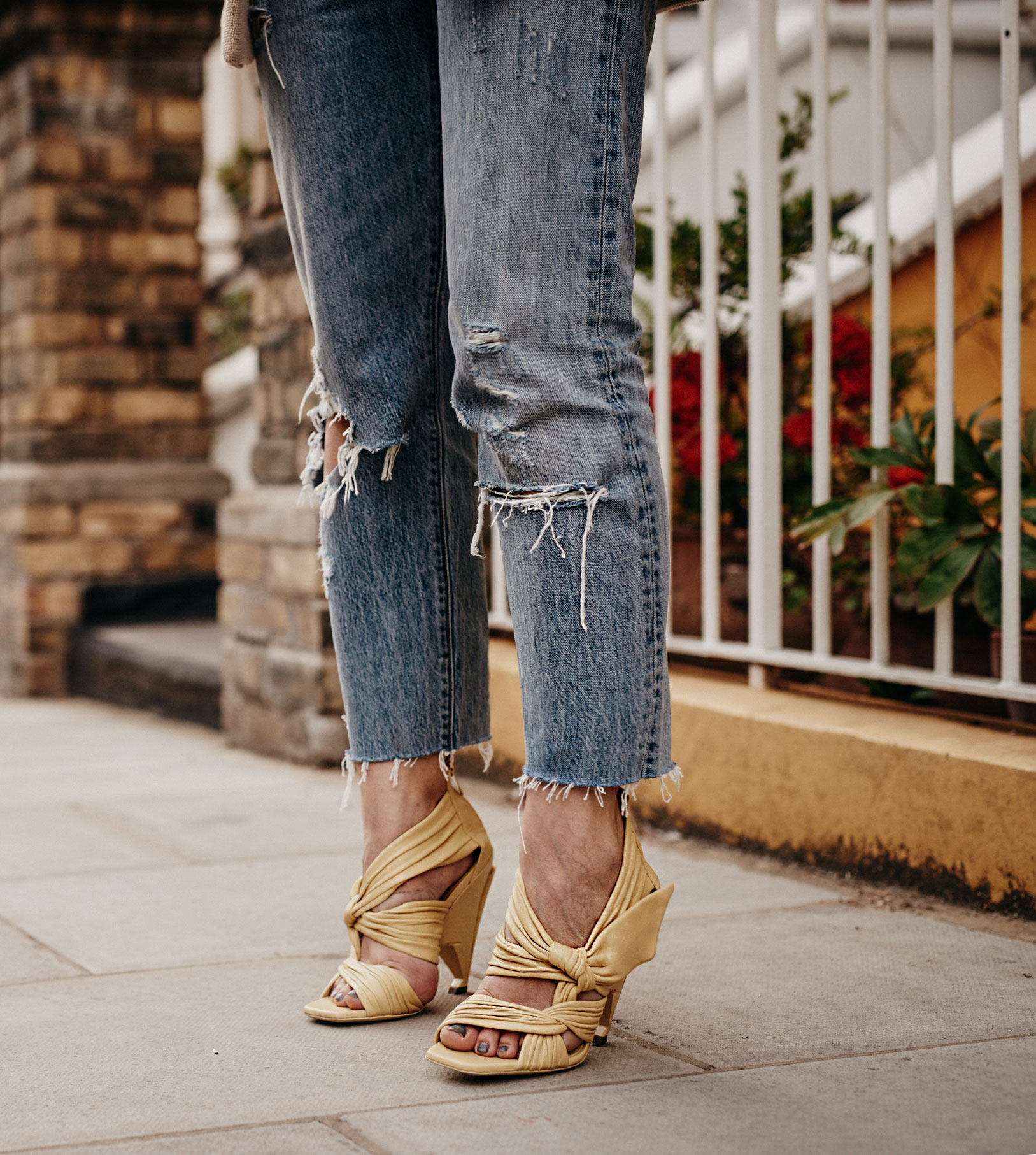 sunny weather | outfit & fashion | style: edgy, casual, yellow, summer | shooting location: London, notting hill | labels: Jimmy Choo sandals & bag, Levis 501 Jeans, Zara Blazer, vintage Led Zeppelin Band Shirt | visit my blog for more details