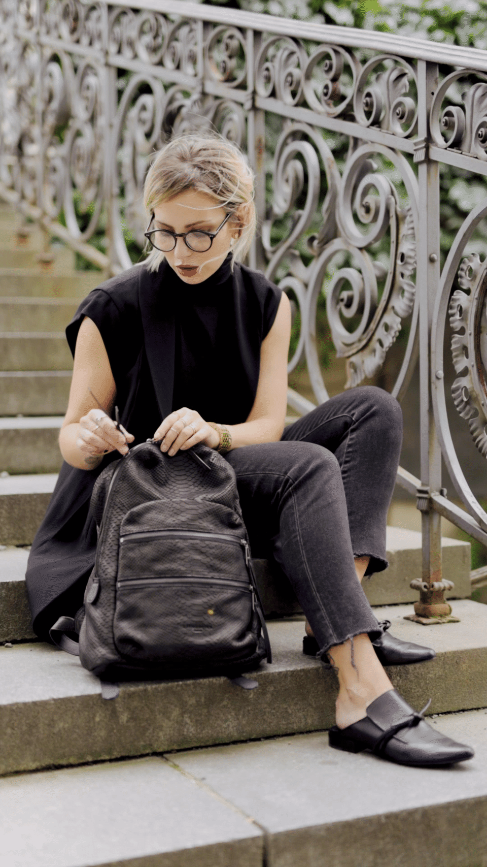 all black everything | outfit, fashion | style: edgy, black, dark, timeless, chic | backpack from Liebeskind, 3.1 Philip Lim Mules