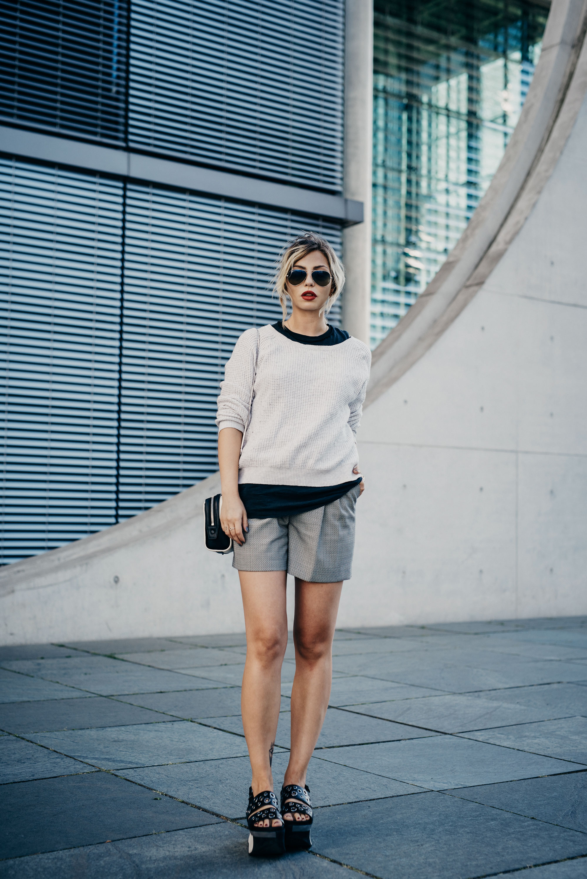 How to: office outfits | back to work in summer shorts| style: formal, chic, effortless cool | find more pictures on my blog