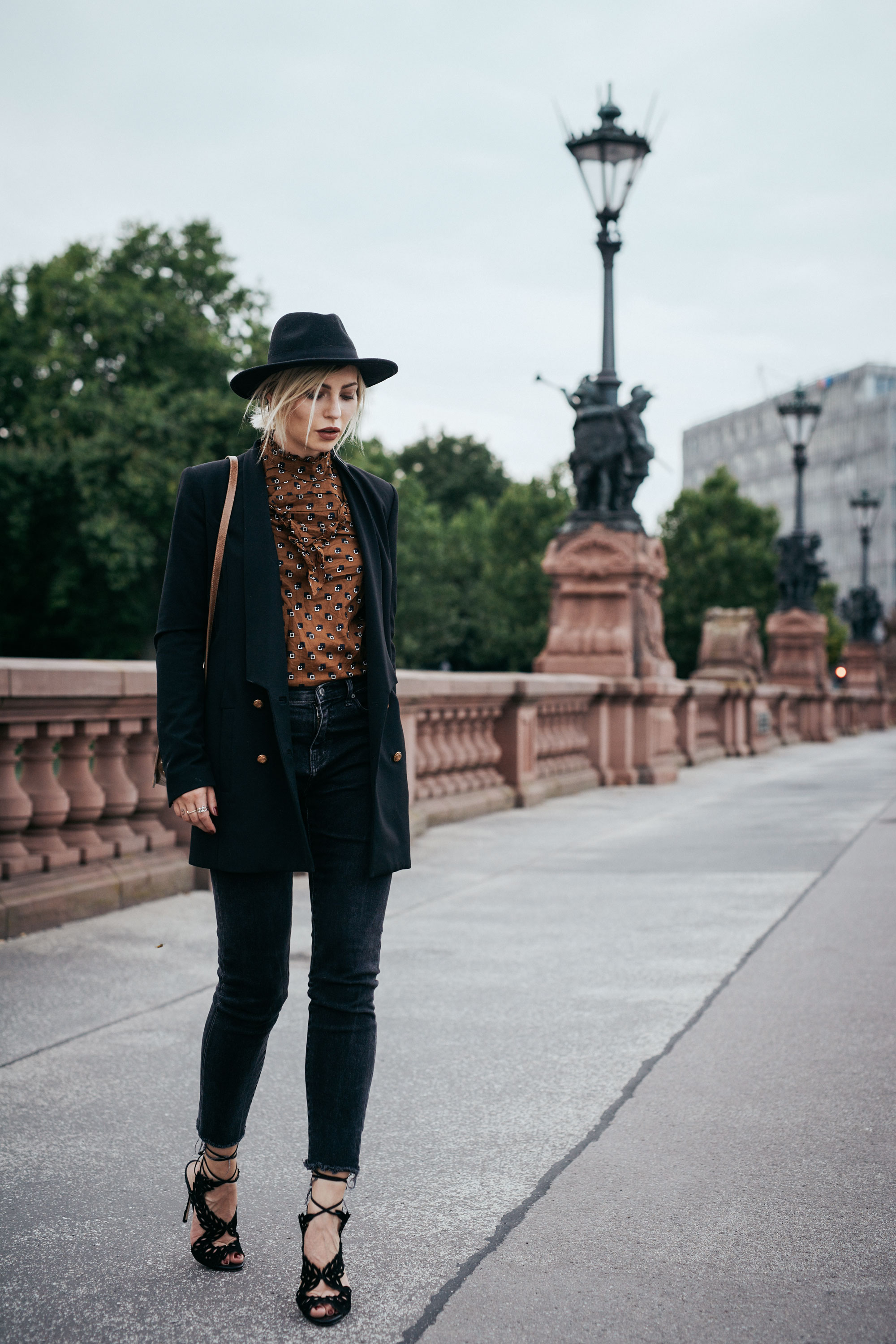 Autumn Outfit | style: boho, 20s, brown, graphic, romantic | find more pictures on my blog