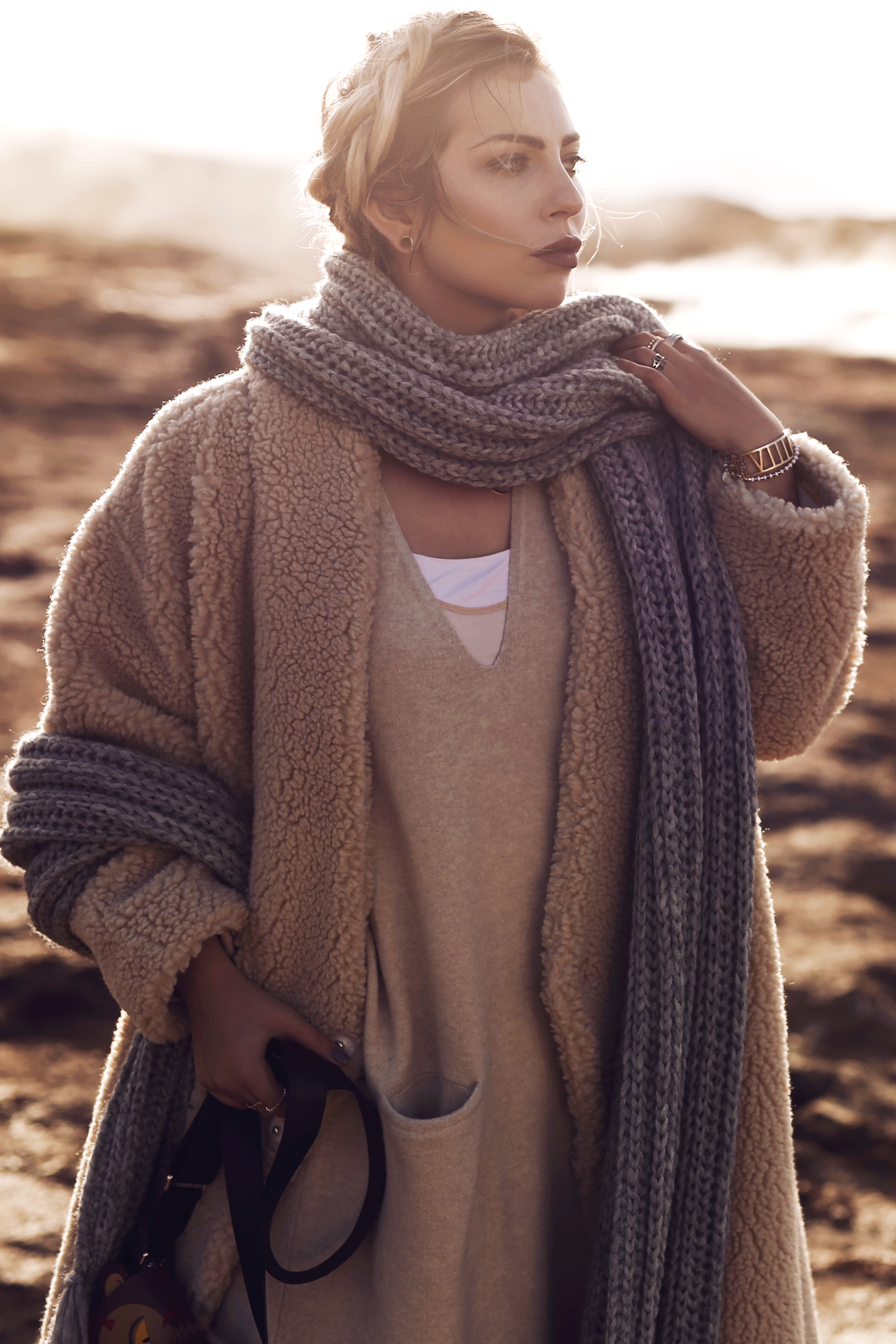 Iceland Fashion Editorial Shooting | outfit style: winter, long shearling coat, casual, comfy, light, warm, cashmere
