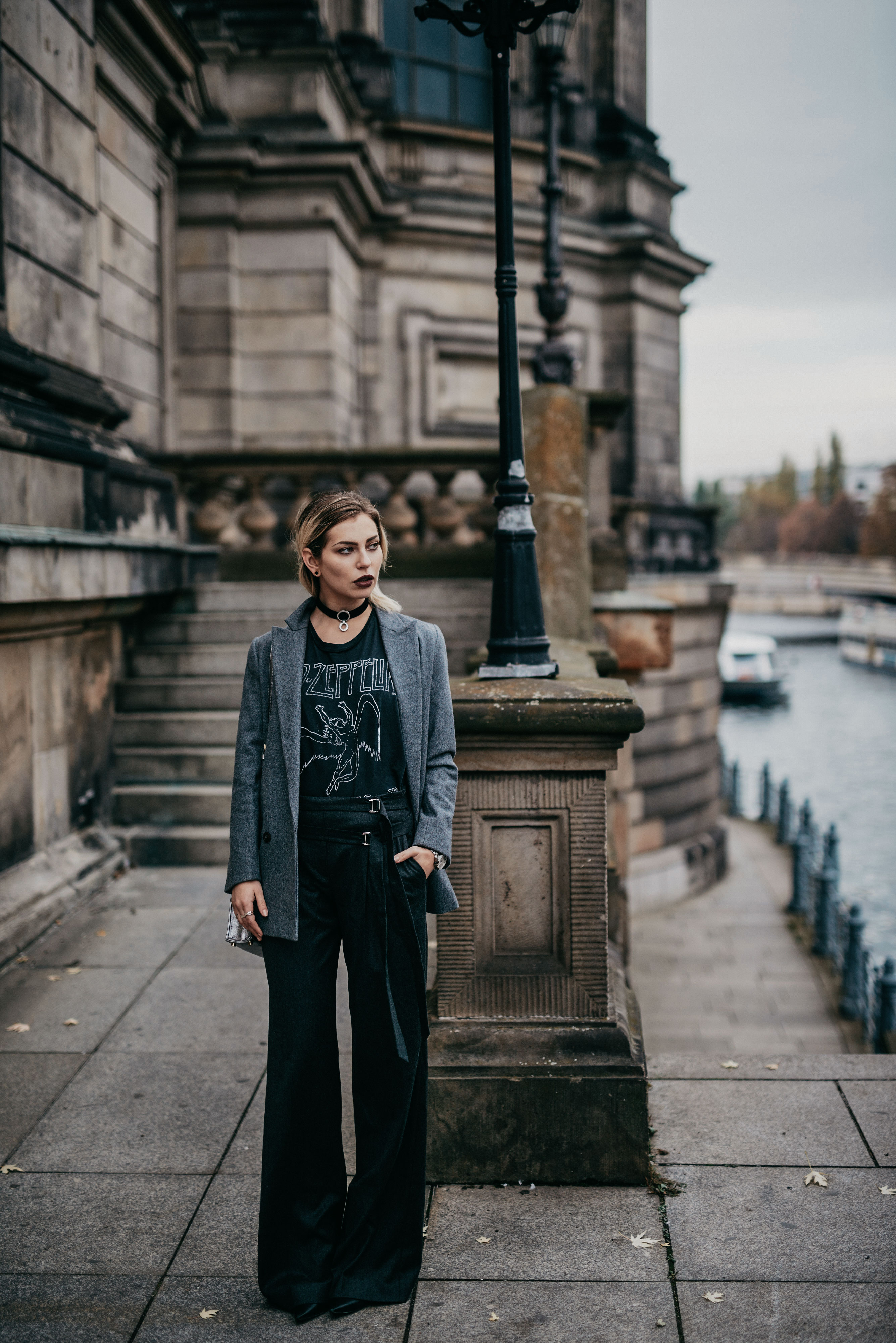 Led Zepplin band shirt | style: edgy, chic, grey | location: Berlin Museumsinsel | editorial blog shooting