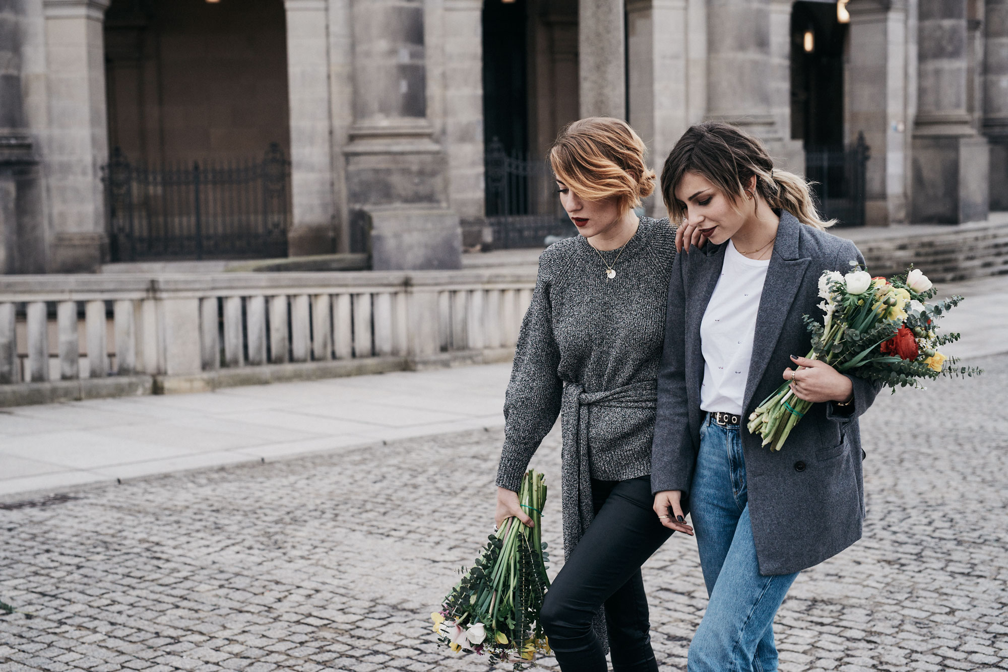 8.3. - Weltfrauentag | Kolumne | BFF: Masha Sedgwick & Lisa Banholzer | Matchalatte | Blogger aus Berlin | Best Friend Shooting with Flowers