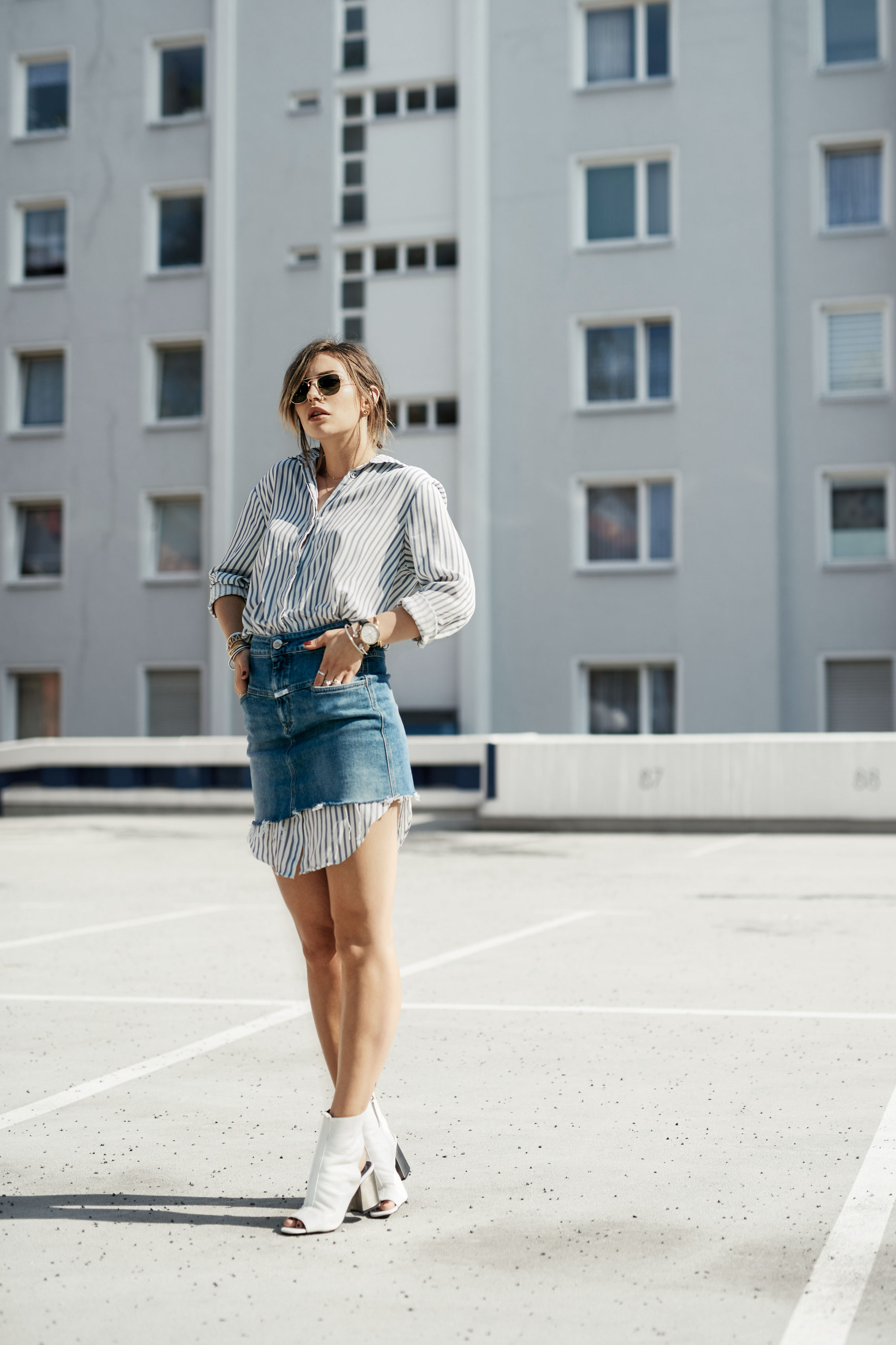 Sommer Trend: Hemd unter Rock | style: business, effortless, cool, chic, denim, easy, simple, minimal, edgy, blue & white, striped