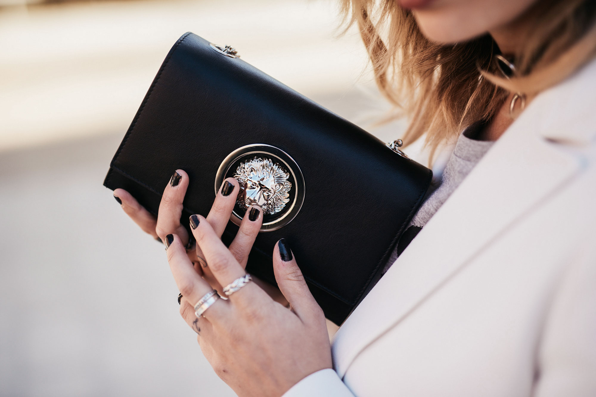 How to wear a white two piece and some thoughts about the Insta-Hate | Instagram, Instagate | style: cool, business, chic, effortless, minimalist, boyish, tomboy | taken by: Masha Sedgwick, Blogger from Berlin