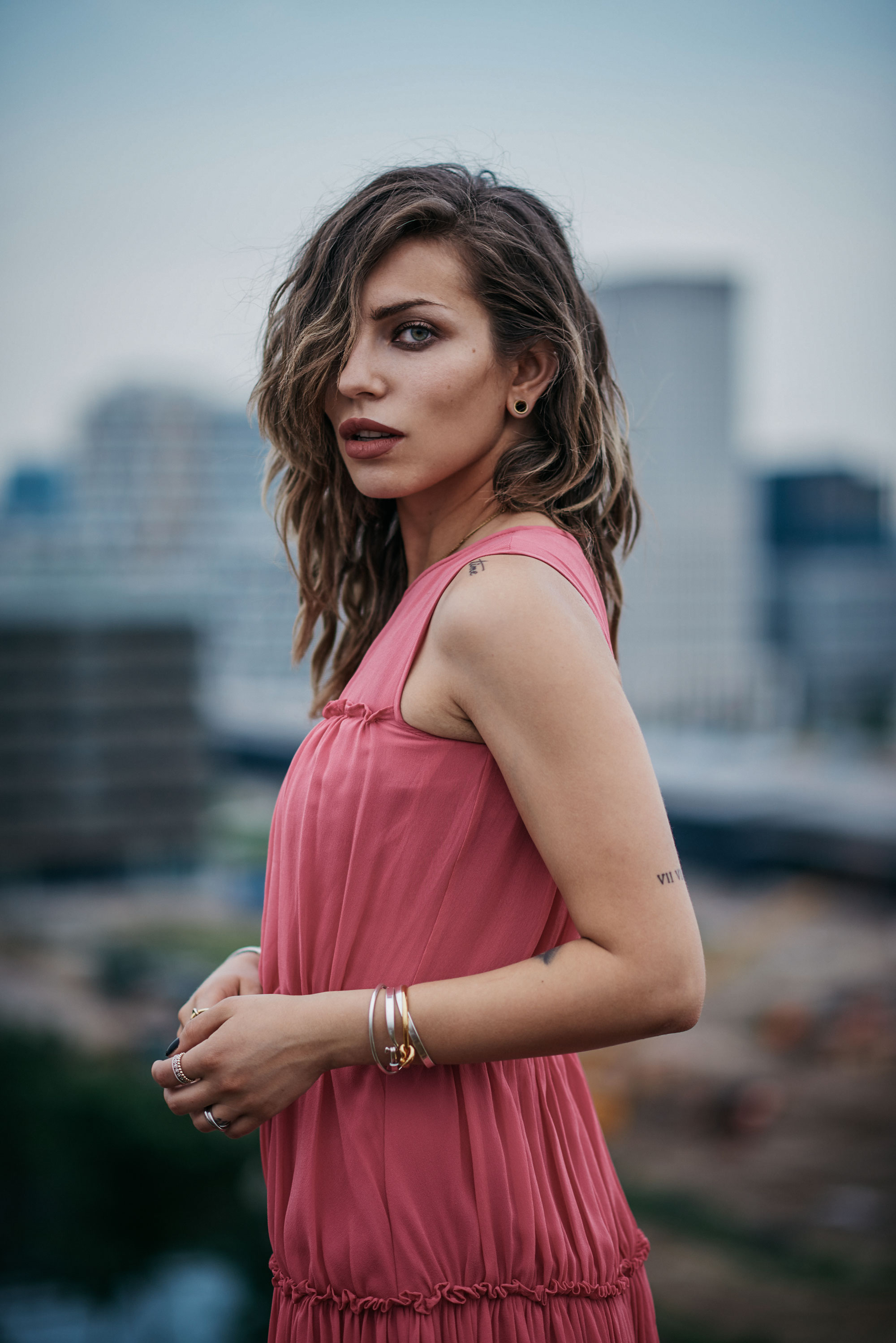 Masha Sedgwick with boyfriend Swen Losinsky in Berlin | Blogger Editorial Shooting for the new Armani fragrance 'Stronger with you' and 'because it's you' | Location: industrial rooftop in Berlin when the sun goes down | personal thoughts about the issue 'what's the secret of a good relationship?' | style: evening dresses, love, couplegoals, couple, Tattoo