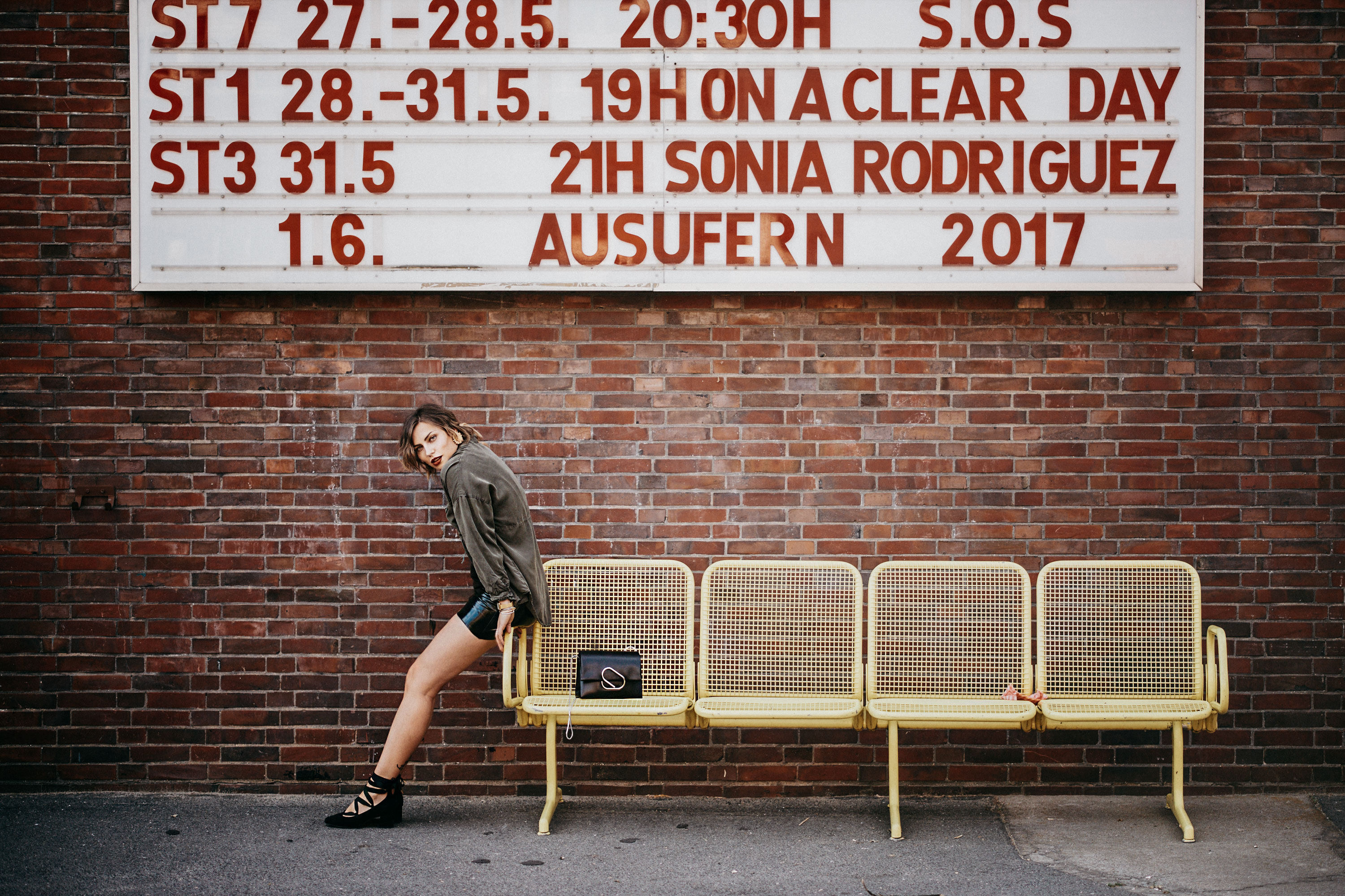 summer in Berlin | outfit | what to wear to a concert / festival | sexy vinyl skirt, band shirt from Led Zepplin | style: casual, daily life, playful, summer, easy, simple | fashion editorial shooting