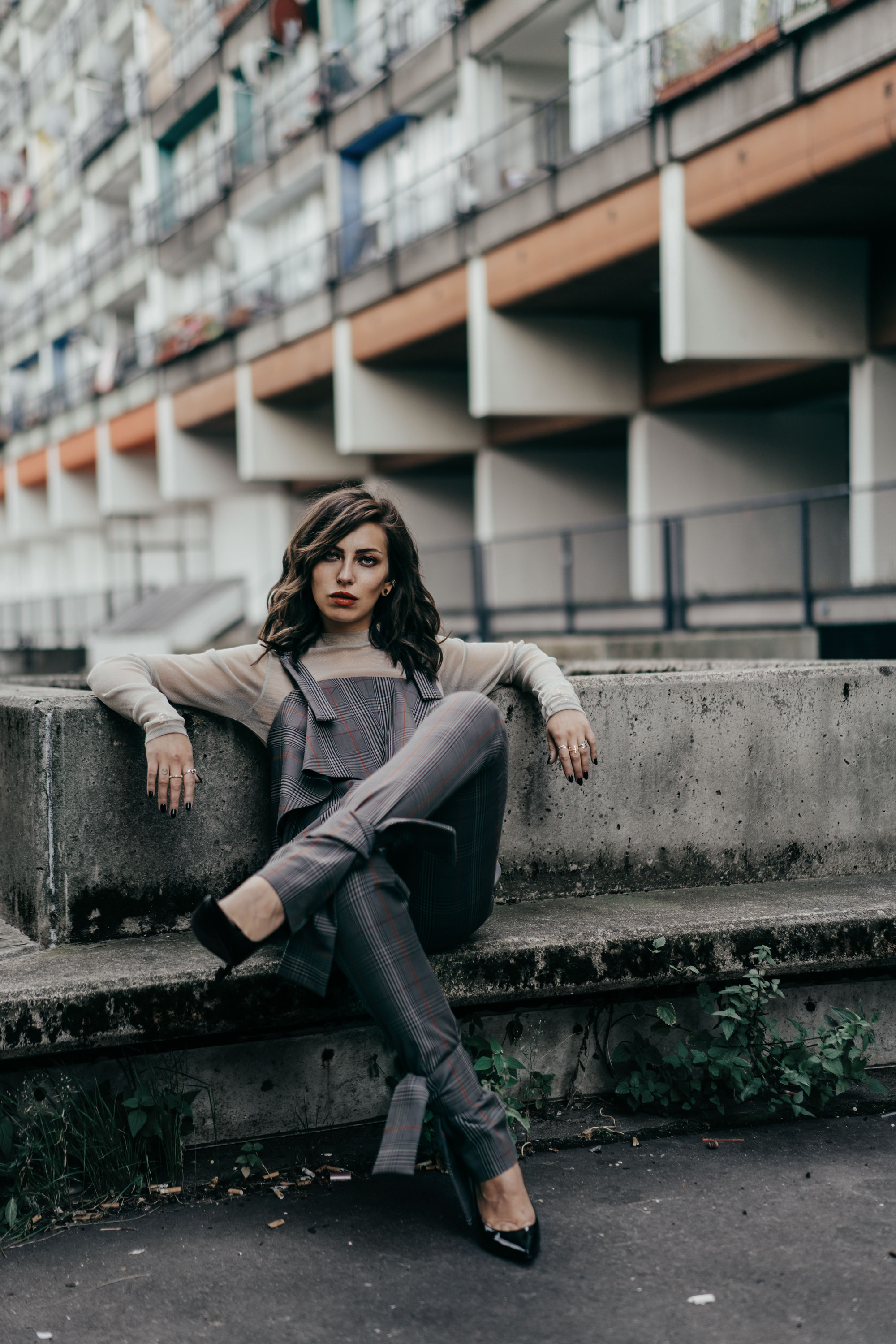 Fashion Editorial with Blogger Masha Sedgwick | Photographer: Fee Glory | Location: Berlin, Schöneberg, Plattenbau, Hochbunker Pallasstrasse / Pallasseum | Style: High End, German Designer Antonia Goy, Danish Brand Baum & Pferdgarten, DDR, edgy, sexy | Thema: Reich und Schön | Promiparty | was macht mich glücklich | Einsamkeit | Glück | Zitat | Gedanken | Mode | Kolumne