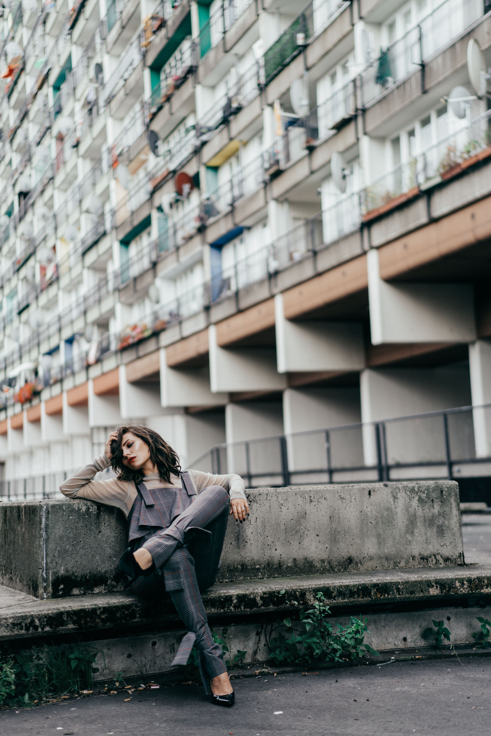 Fashion Editorial with Blogger Masha Sedgwick | Photographer: Fee Glory | Location: Berlin, Schöneberg, Plattenbau,  Hochbunker Pallasstrasse / Pallasseum | Style: High End, German Designer Antonia Goy, Danish Brand Baum & Pferdgarten, DDR, edgy, sexy | Thema: Reich und Schön | Promiparty | was macht mich glücklich | Einsamkeit | Glück | Zitat | Gedanken | Mode | Kolumne