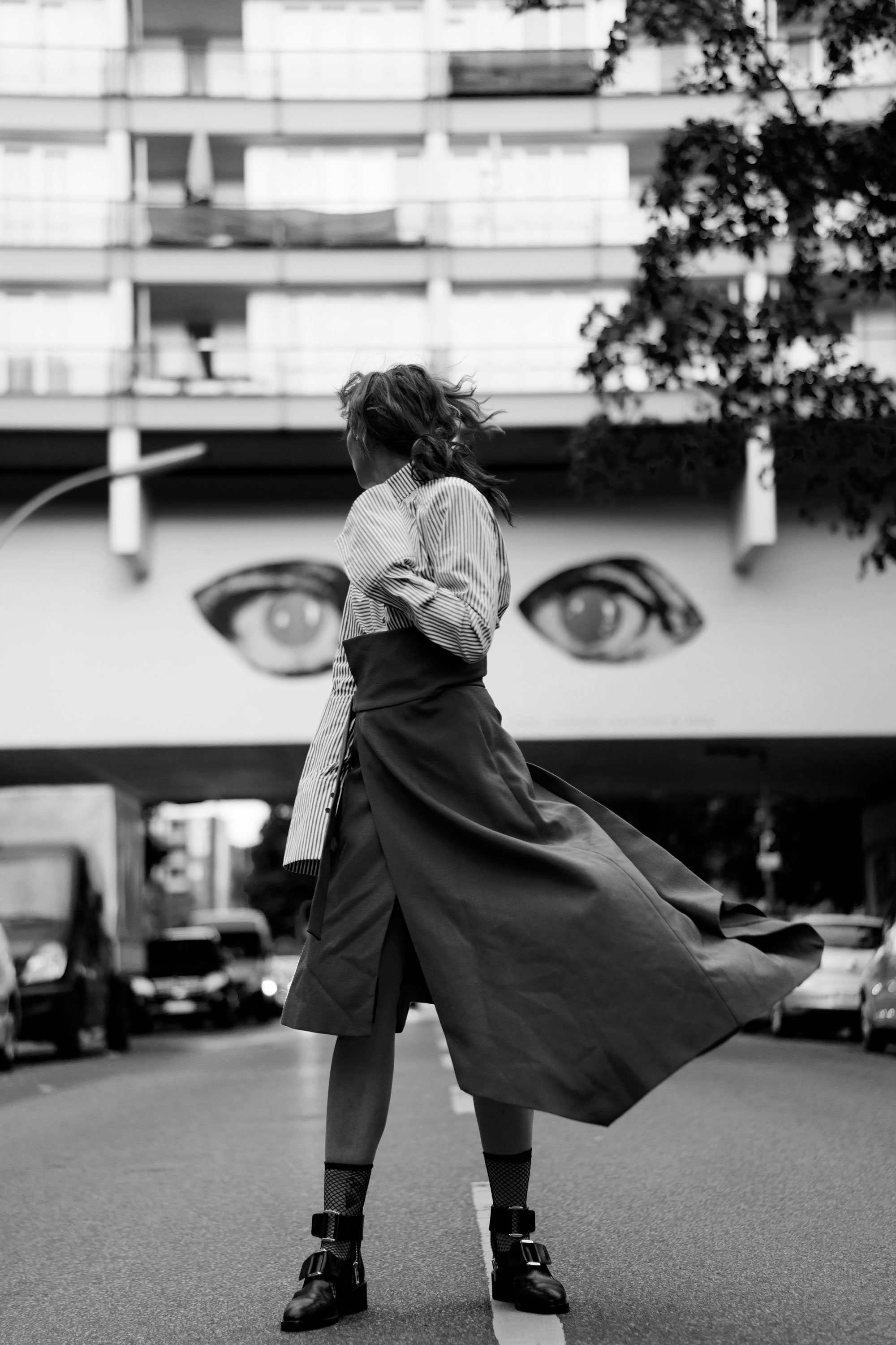 Fashion Editorial with Blogger Masha Sedgwick | Photographer: Fee Glory | Location: Berlin, Schöneberg, Plattenbau, Hochbunker Pallasstrasse / Pallasseum | Style: High End, German Designer Antonia Goy, Danish Brand Baum & Pferdgarten, DDR, edgy, sexy | Thema: Reich und Schön | Promiparty | was macht mich glücklich | Einsamkeit | Glück | Zitat | Gedanken | Mode | Kolumne