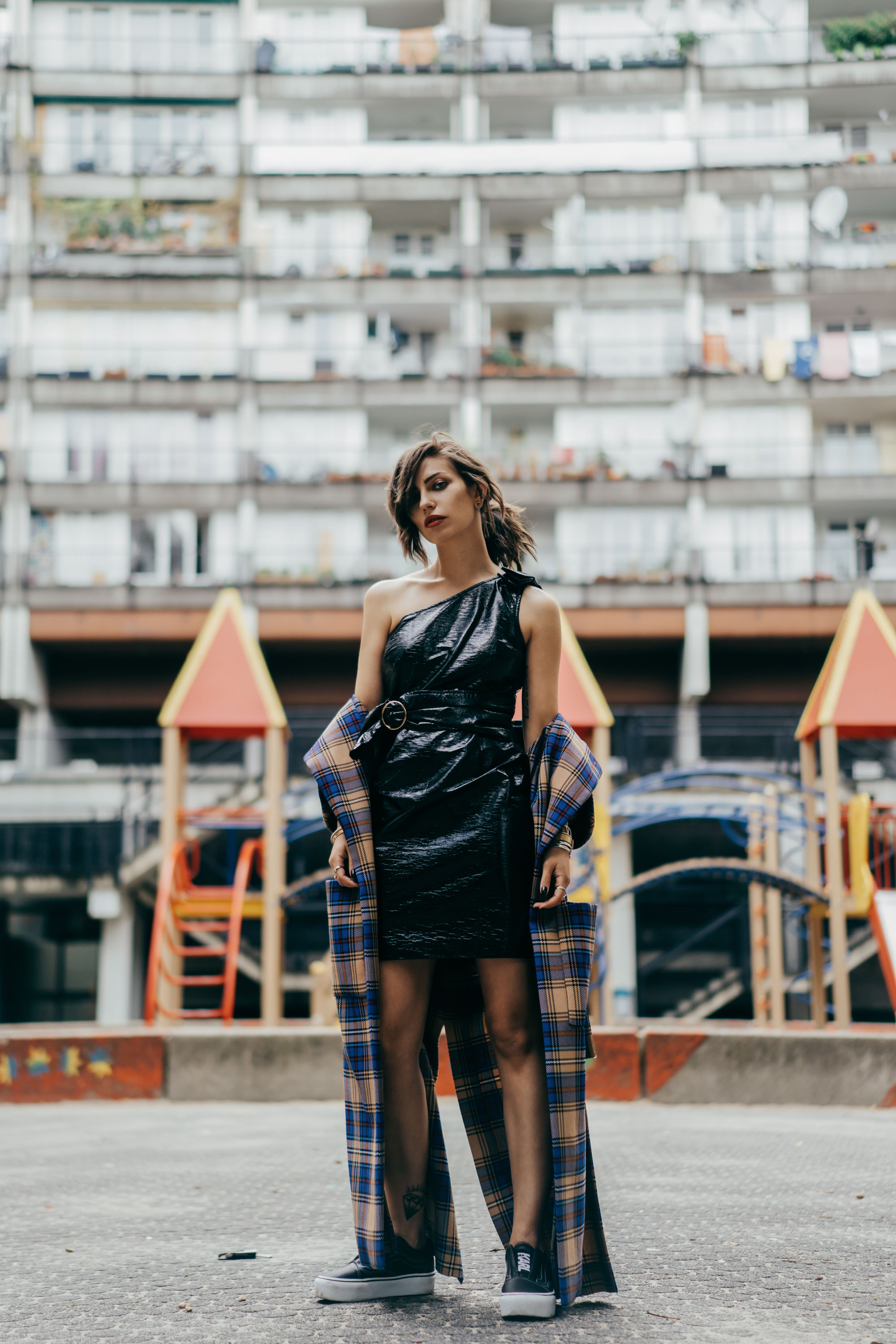 Fashion Editorial with Blogger Masha Sedgwick | Photographer: Fee Glory | Location: Berlin, Schöneberg, Plattenbau, Hochbunker Pallasstrasse / Pallasseum | Style: High End, German Designer Antonia Goy, Danish Brand Baum & Pferdgarten, DDR, edgy, sexy | Thema: Reich und Schön | Promiparty | was macht mich glücklich | Einsamkeit | Glück | Zitat | Gedanken | Mode | Kolumne