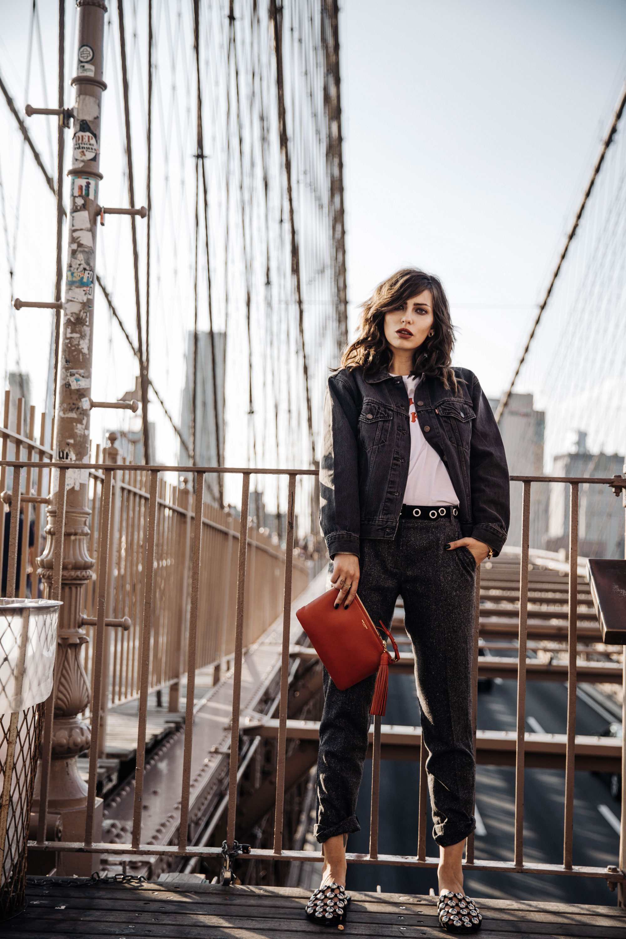 Brooklyn Bridge, New York | Statement Shirt | Blogger Fashion Editorial Summer Shooting | Dumbo | style: happy, freedom, college, edgy, sexy