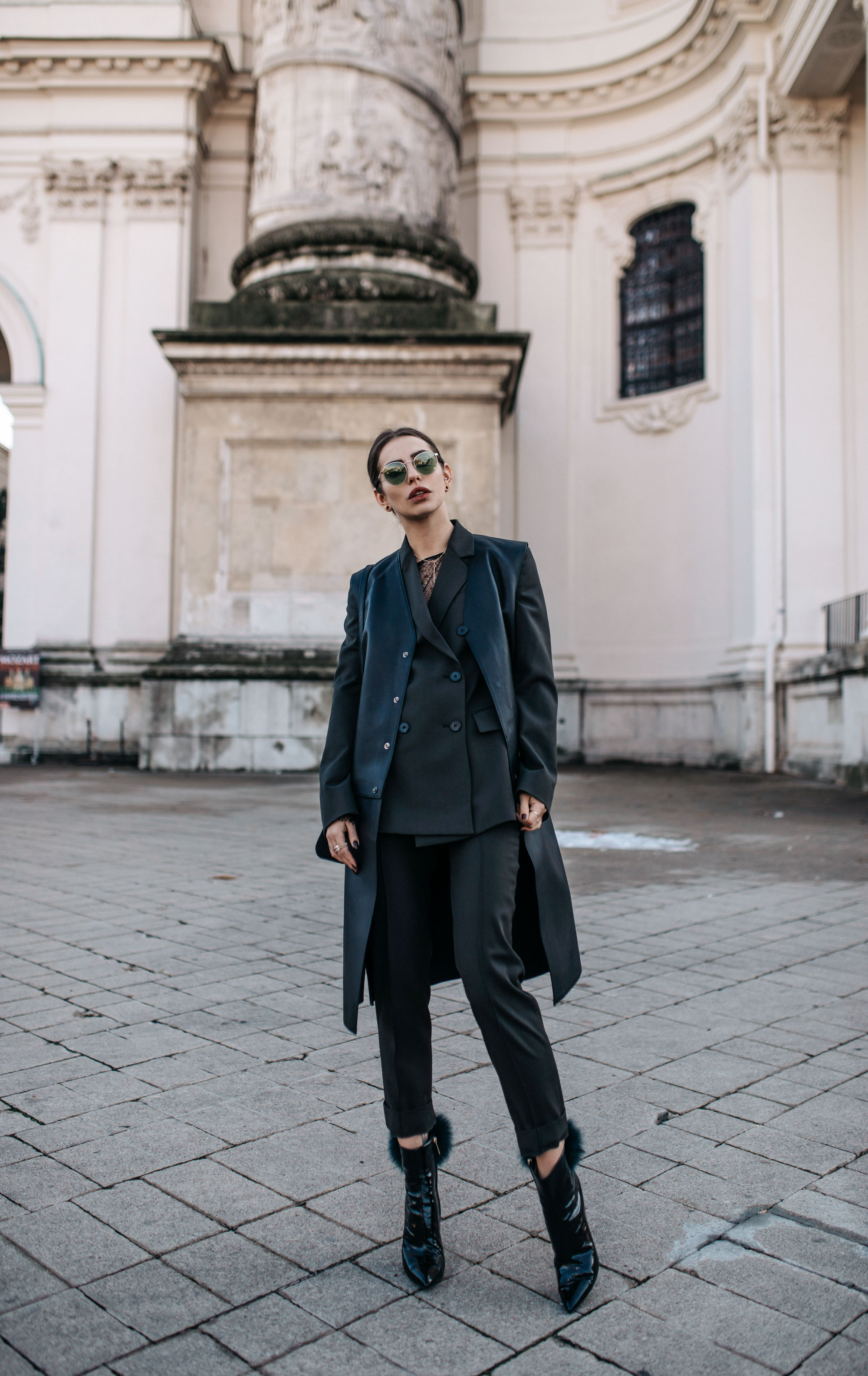 Fashion Editorial Shooting in Vienna | wearing a oliv green two piece from Jil Sander, boots from Jimmy Choo and the b-turn bag from Bally | street style: office, sexy, edgy, sophisticated, sleek, effortless, cool